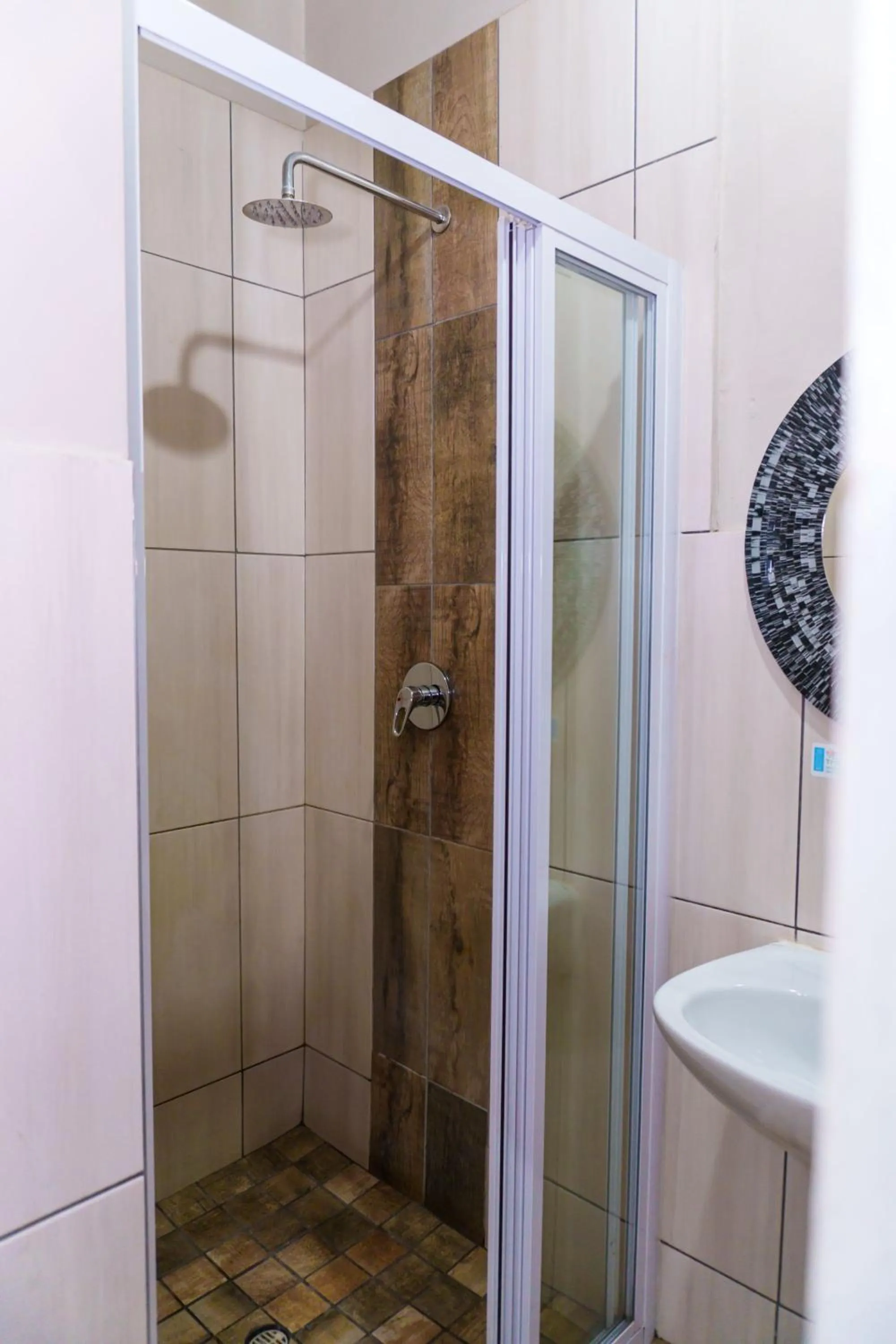 Bathroom in De Akker Guest House Oudtshoorn