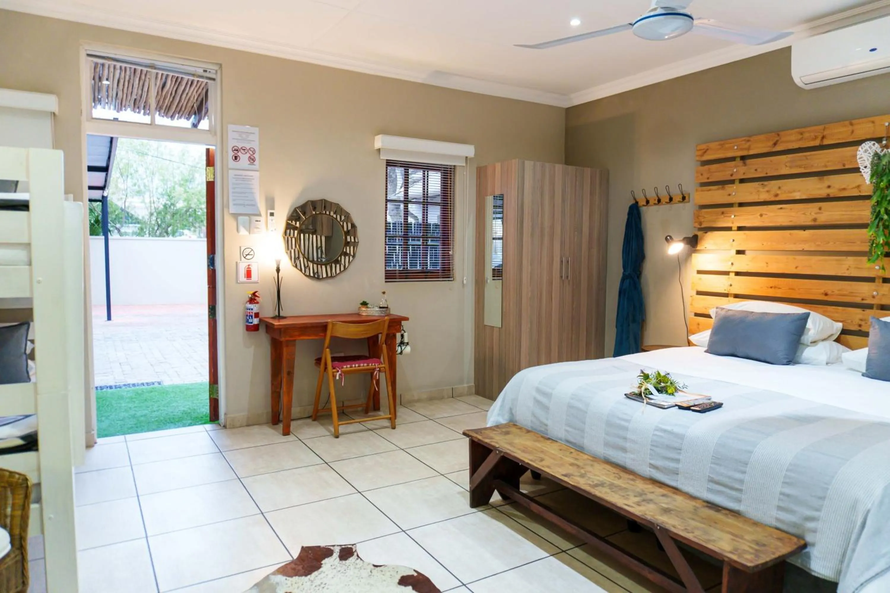 View (from property/room), Bed in De Akker Guest House Oudtshoorn