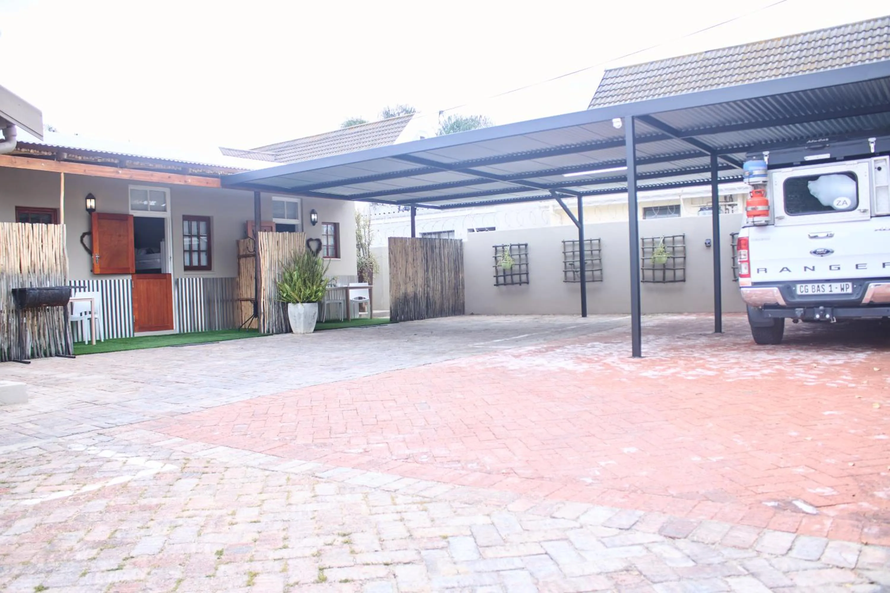 Parking in De Akker Guest House Oudtshoorn