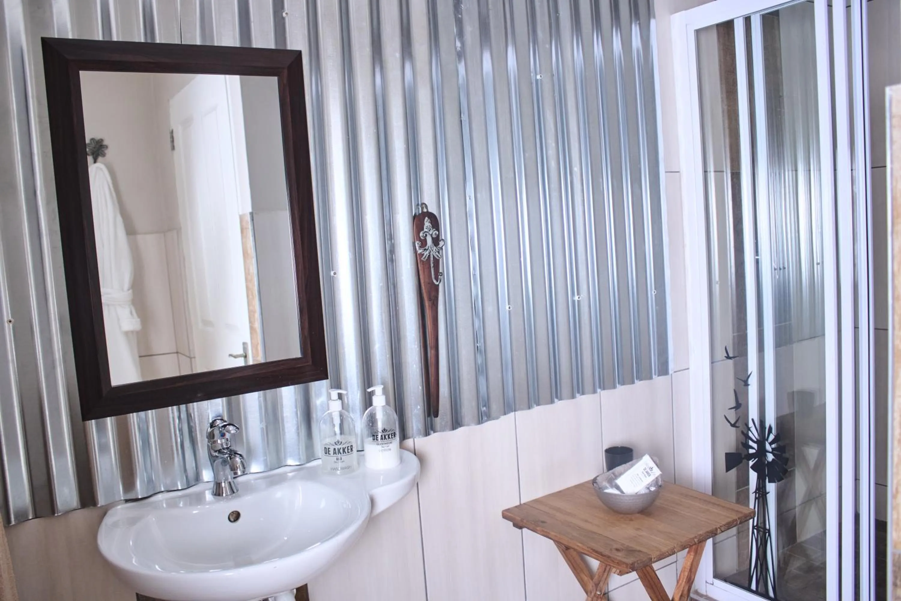 Bathroom in De Akker Guest House Oudtshoorn