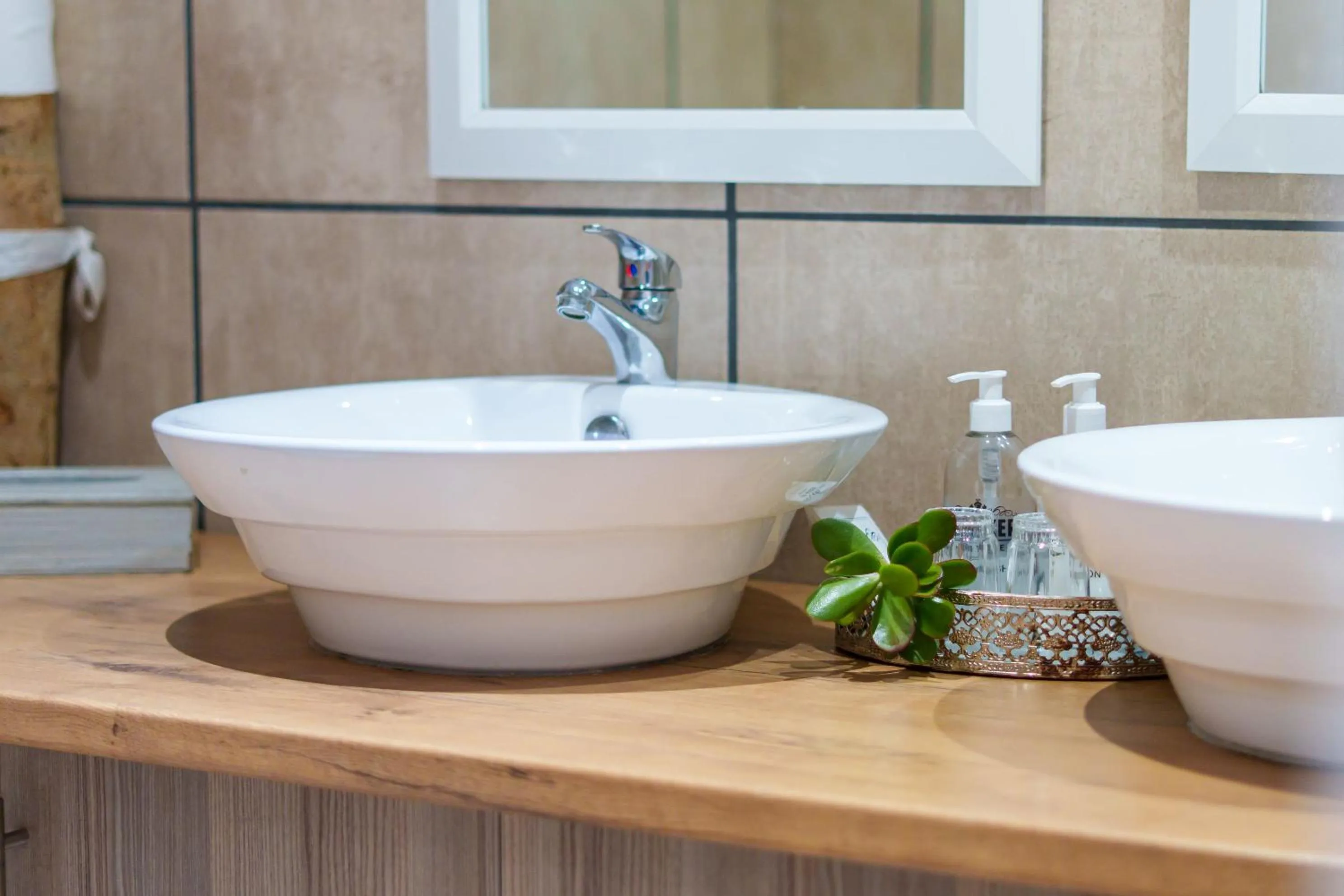 Bathroom in De Akker Guest House Oudtshoorn