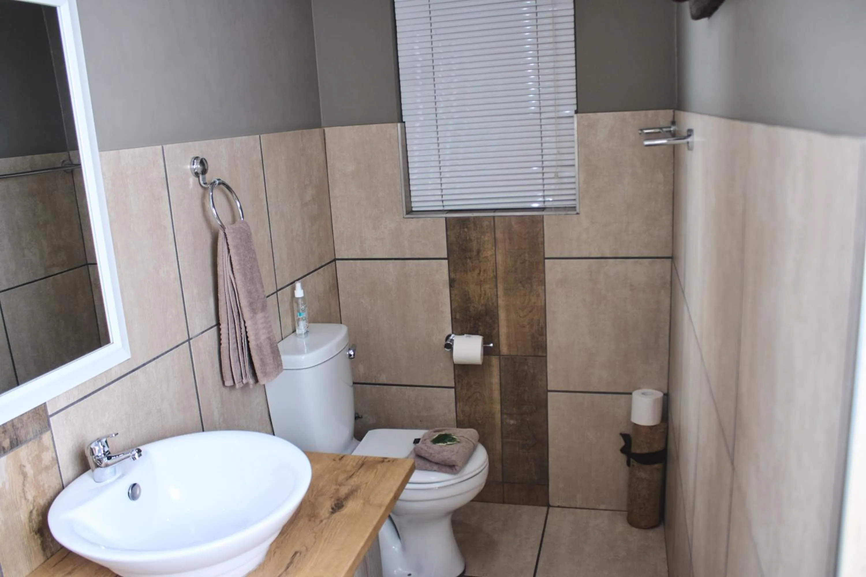 Toilet in De Akker Guest House Oudtshoorn