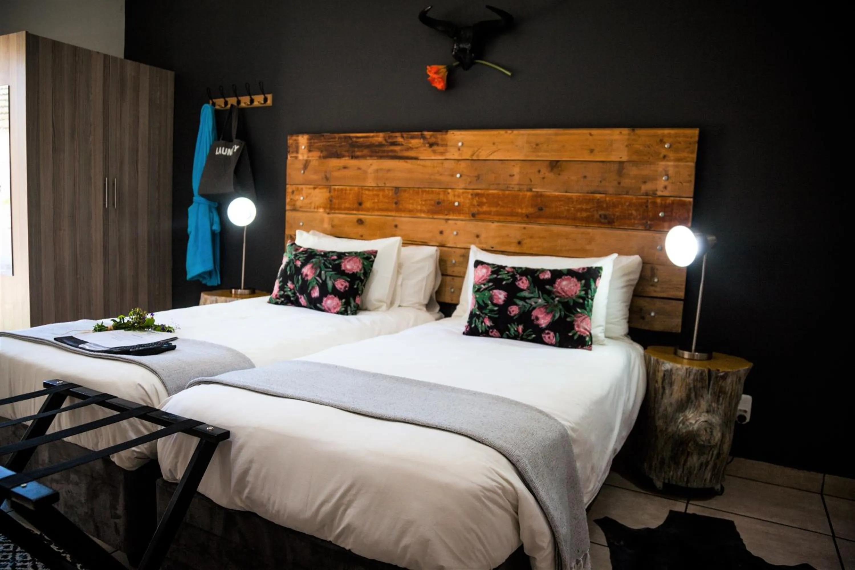 Photo of the whole room, Bed in De Akker Guest House Oudtshoorn