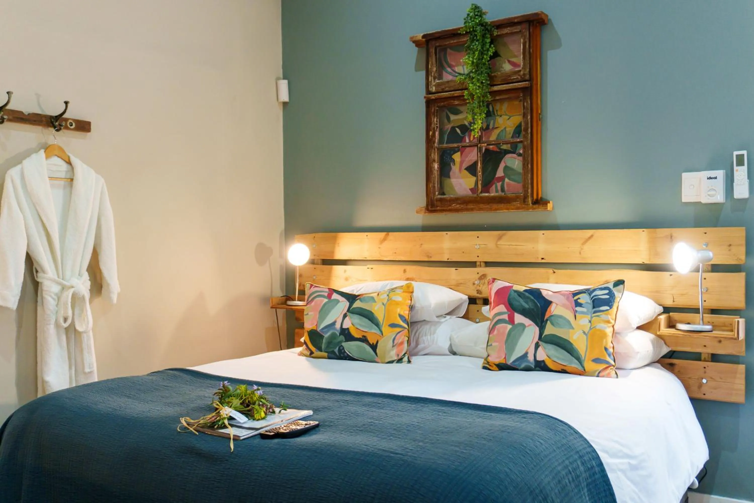 Bed in De Akker Guest House Oudtshoorn