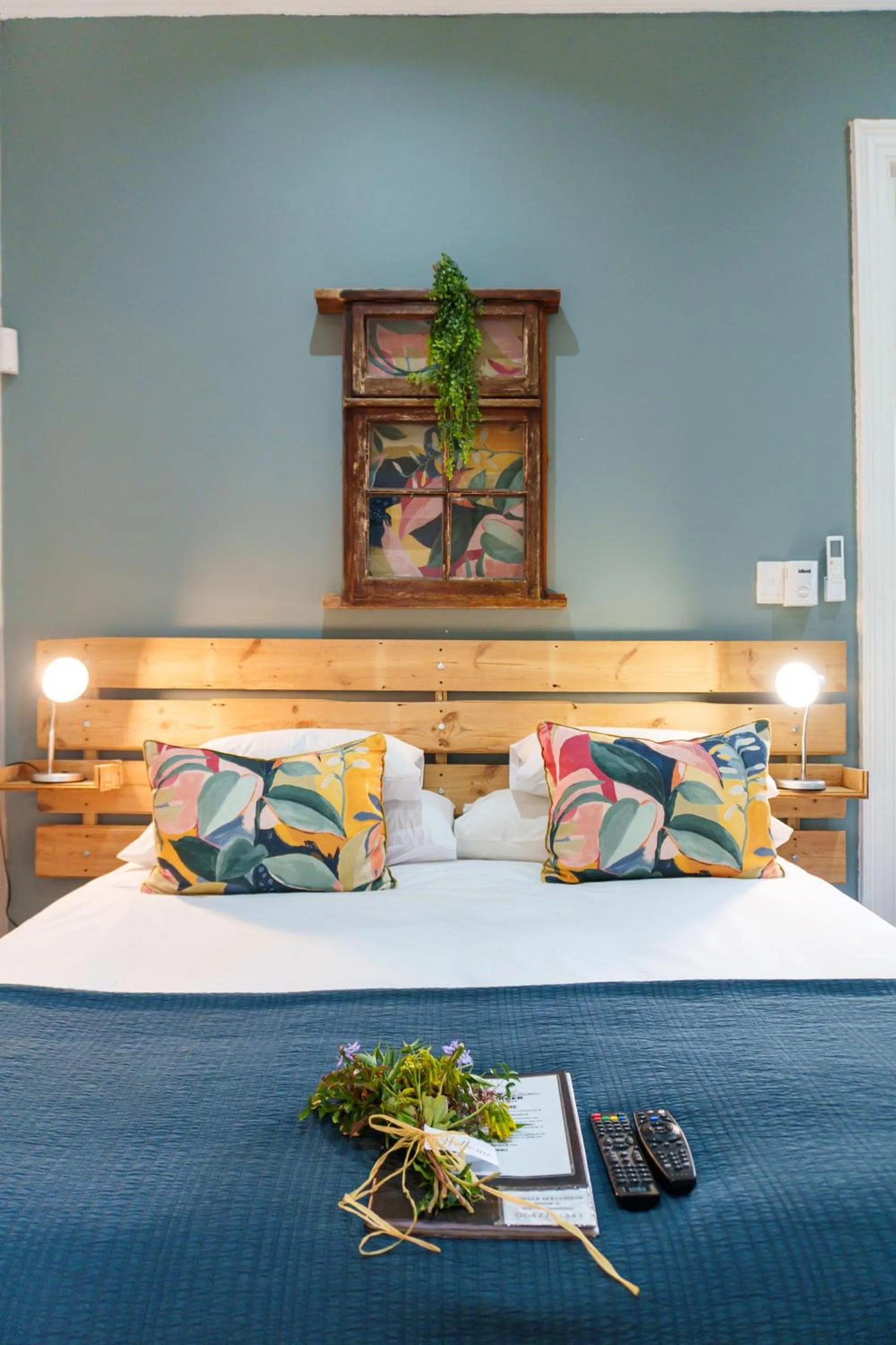 Bed in De Akker Guest House Oudtshoorn