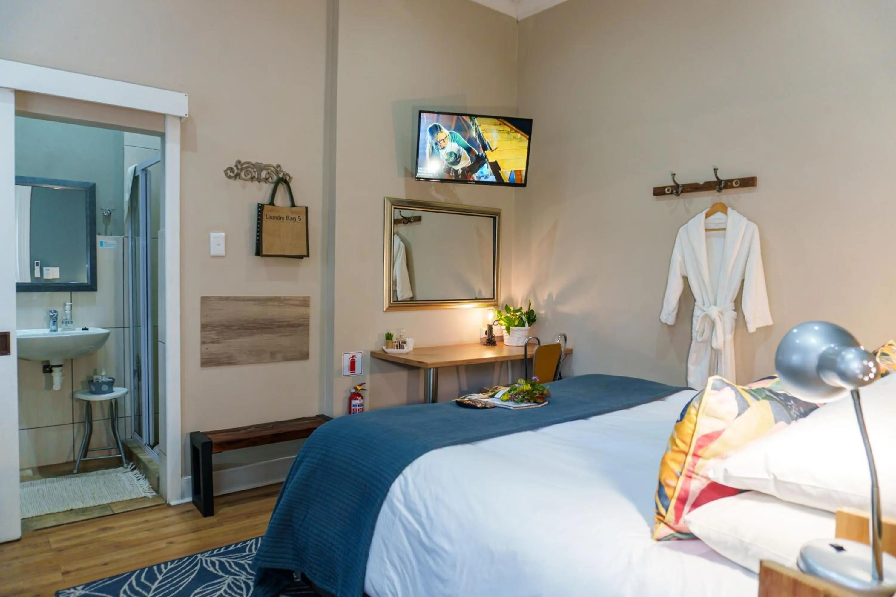 View (from property/room), Bed in De Akker Guest House Oudtshoorn