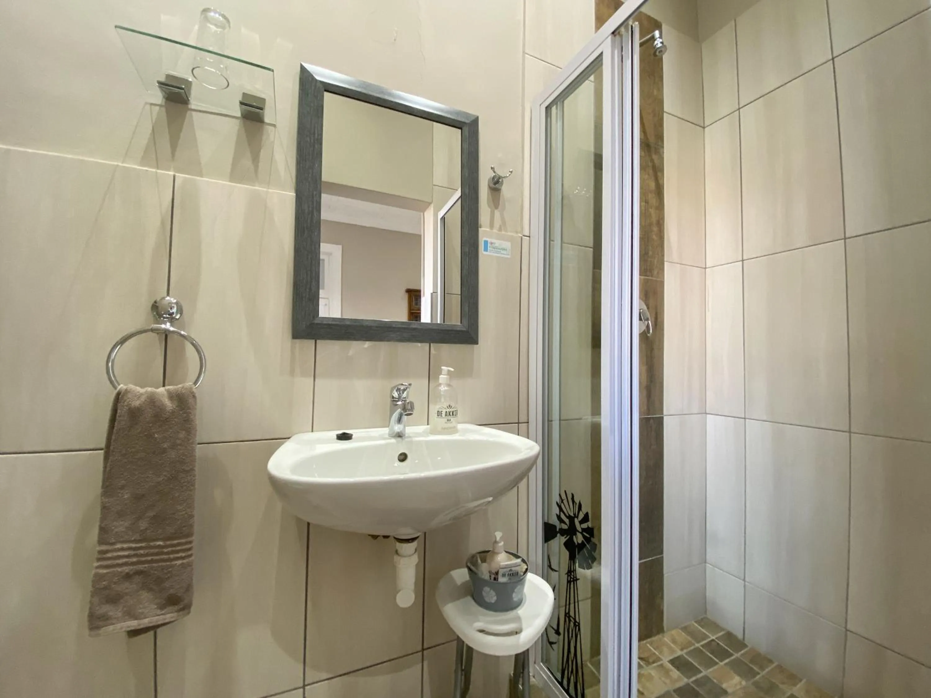 Bathroom in De Akker Guest House Oudtshoorn