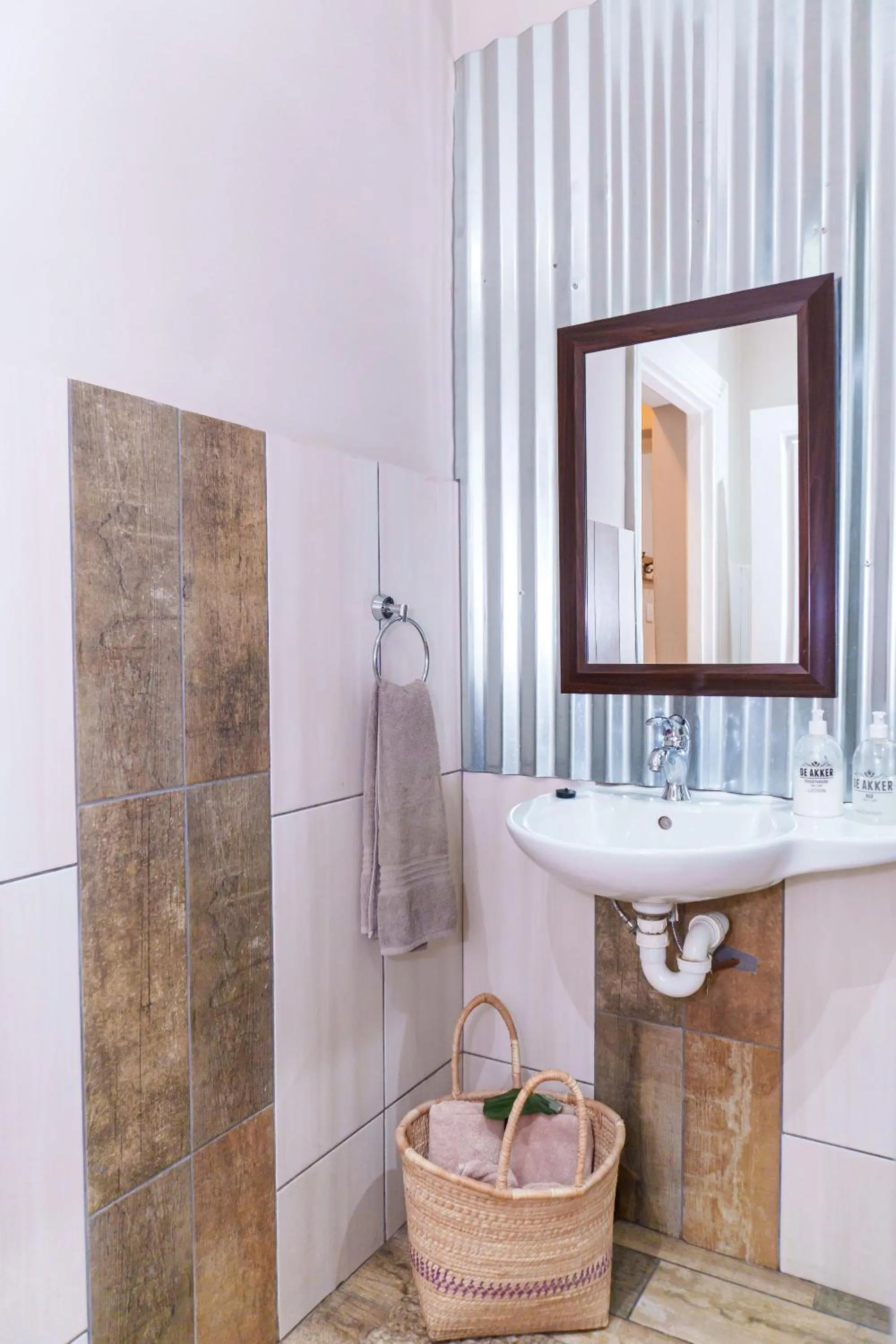 Bathroom in De Akker Guest House Oudtshoorn