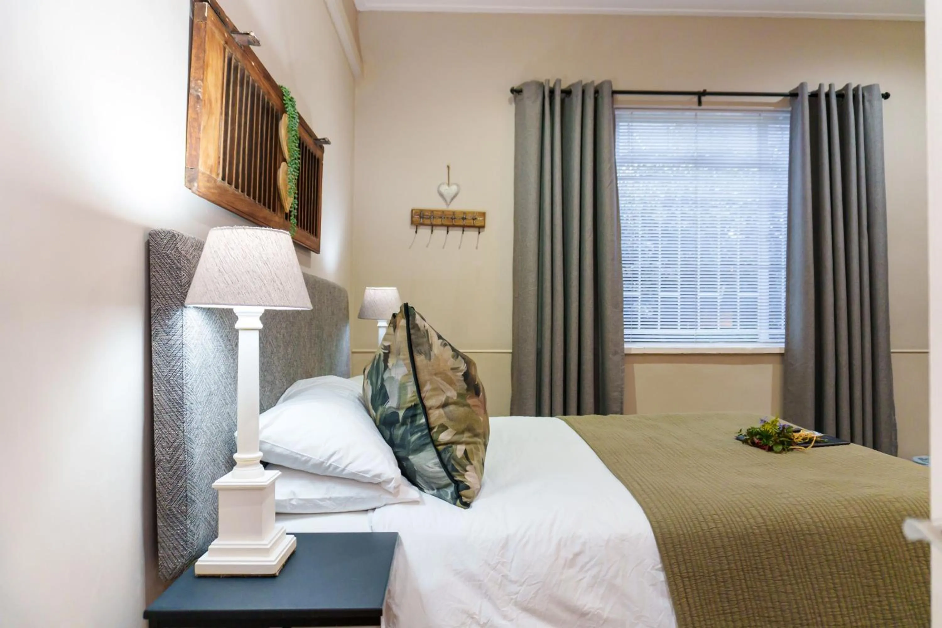 Bedroom, Bed in De Akker Guest House Oudtshoorn