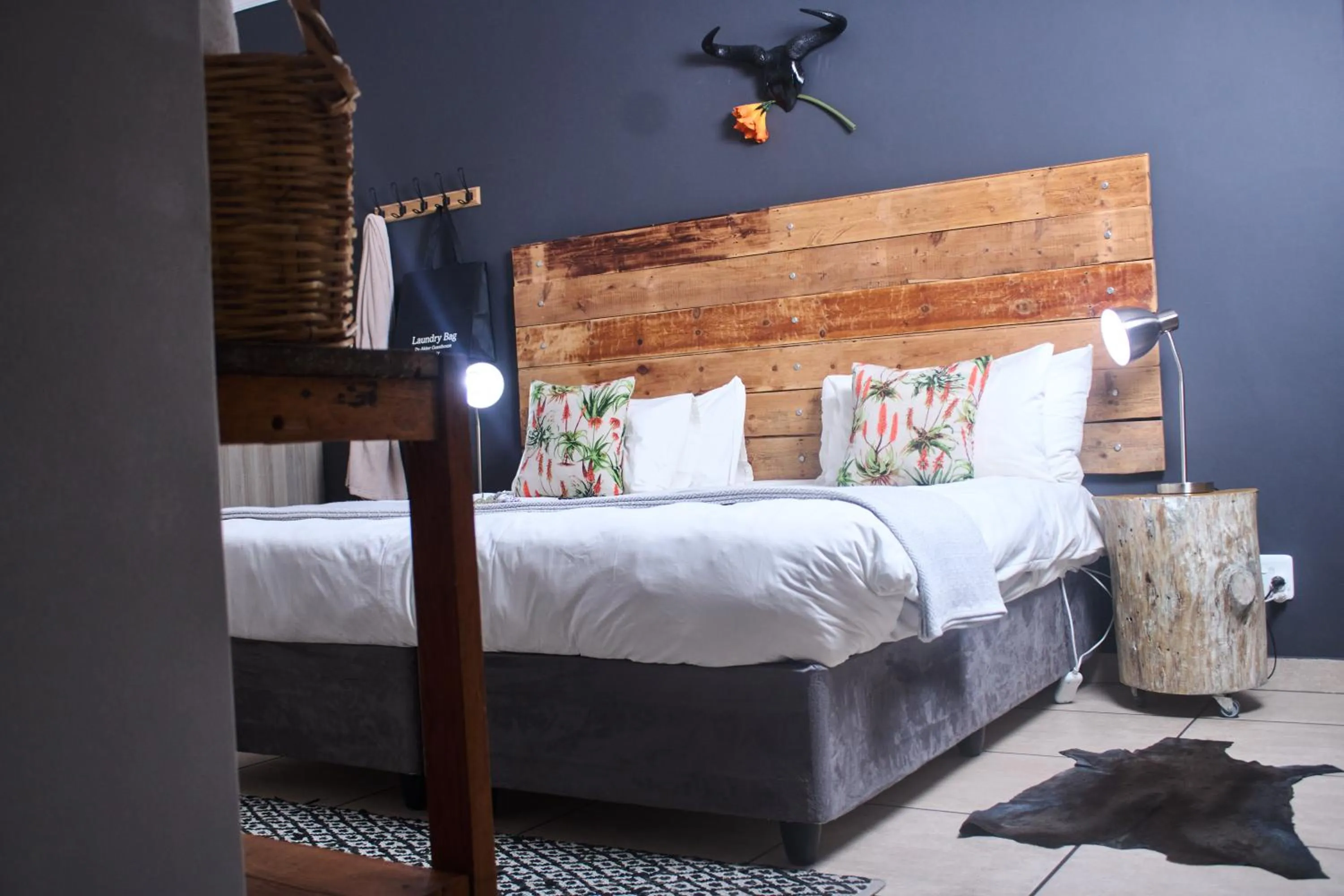 Photo of the whole room, Bed in De Akker Guest House Oudtshoorn