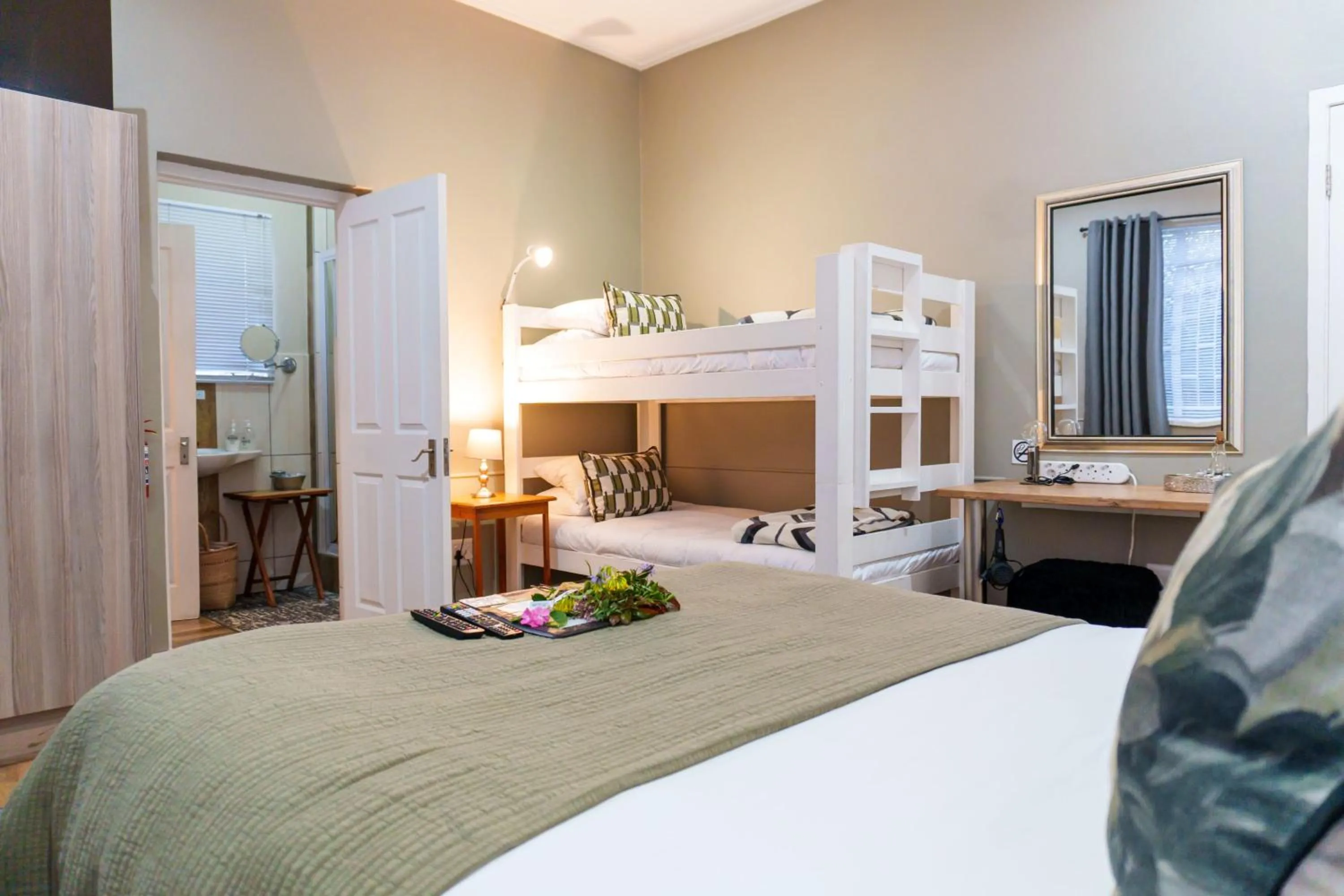 View (from property/room), Bed in De Akker Guest House Oudtshoorn