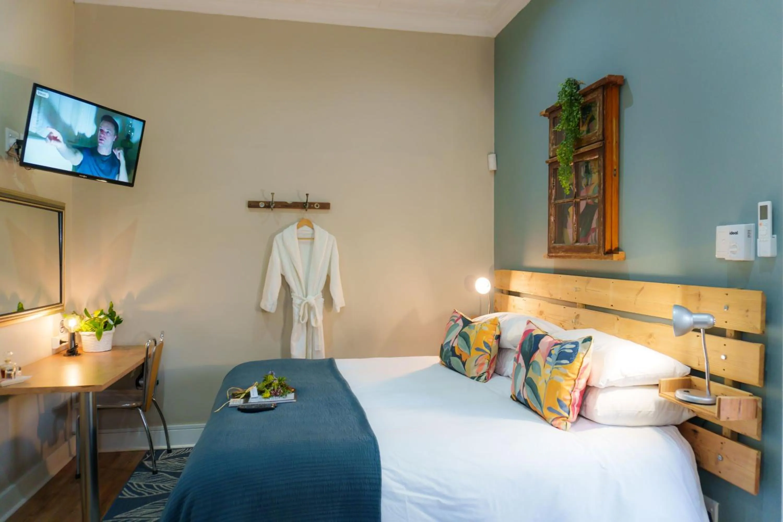 Bedroom, Bed in De Akker Guest House Oudtshoorn