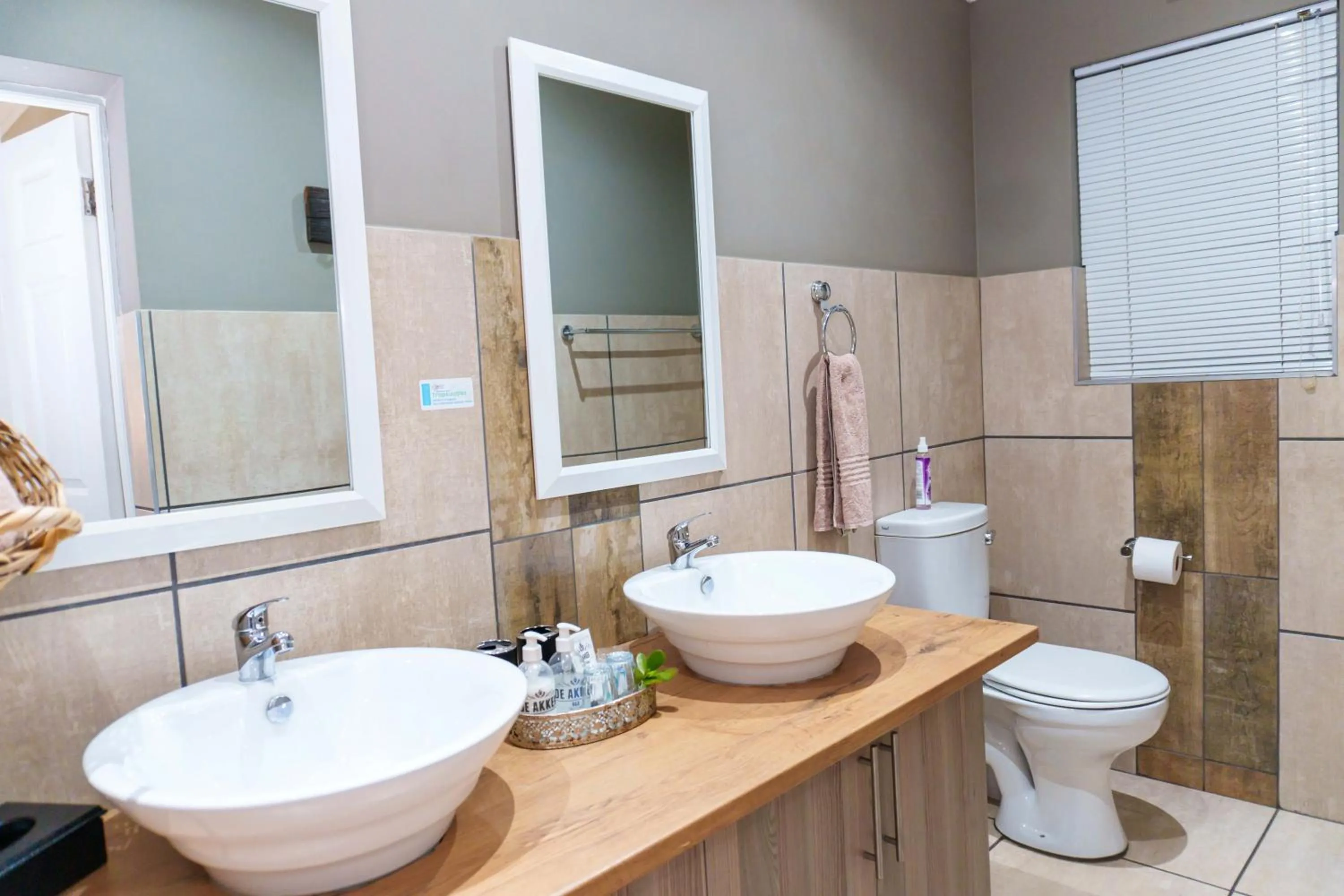 Bathroom in De Akker Guest House Oudtshoorn