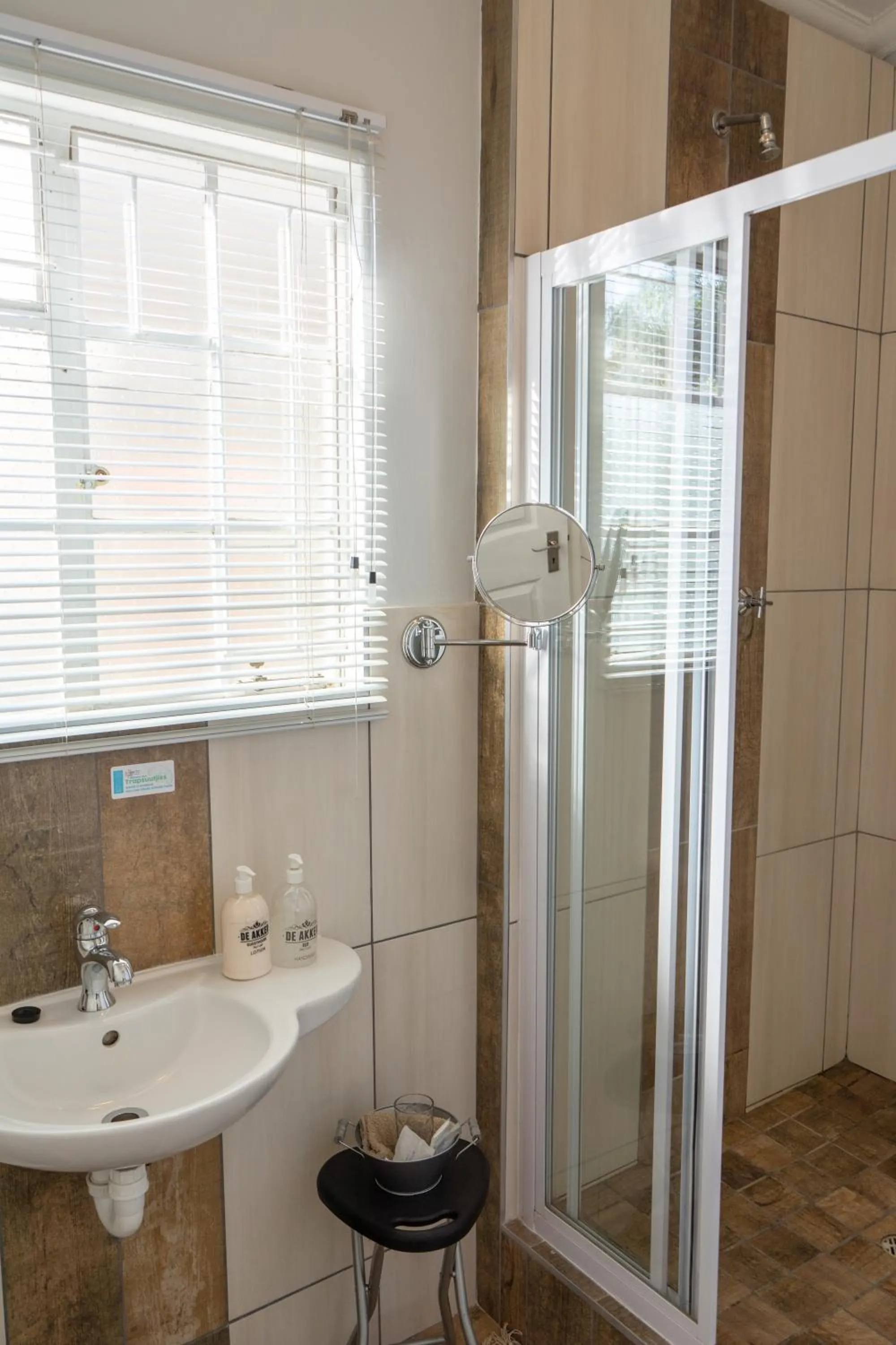 Bathroom in De Akker Guest House Oudtshoorn