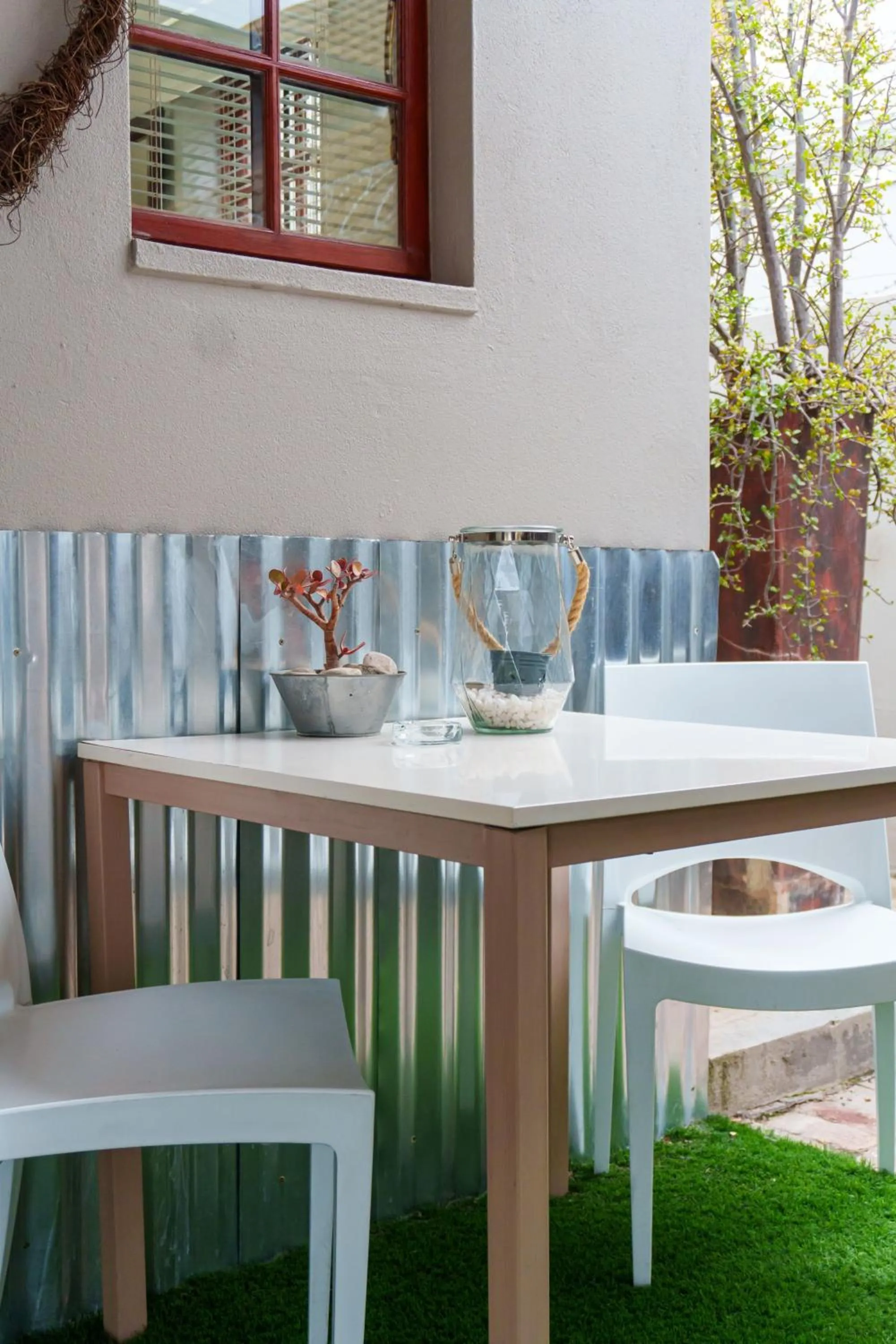 Seating area in De Akker Guest House Oudtshoorn