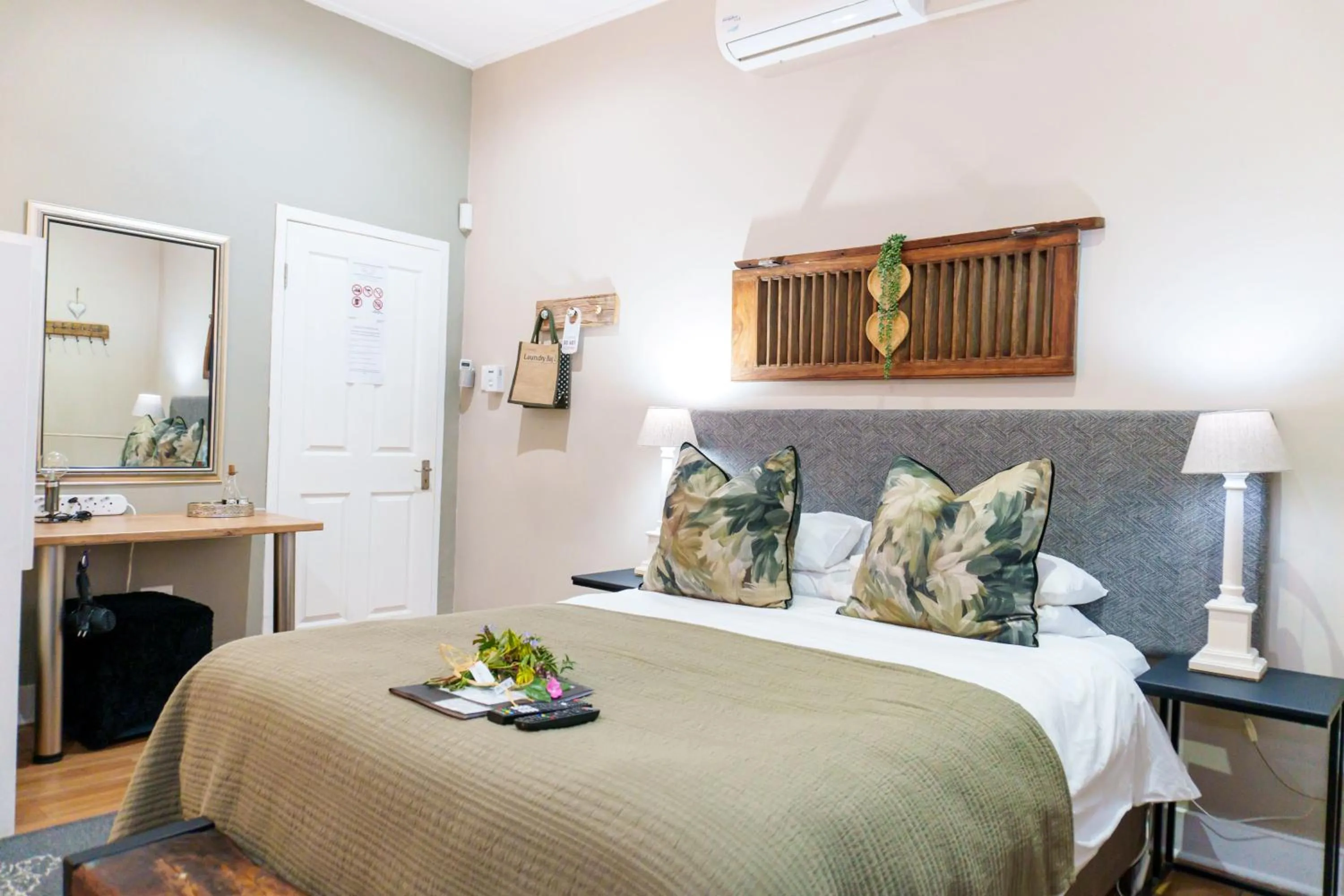 Bedroom, Bed in De Akker Guest House Oudtshoorn