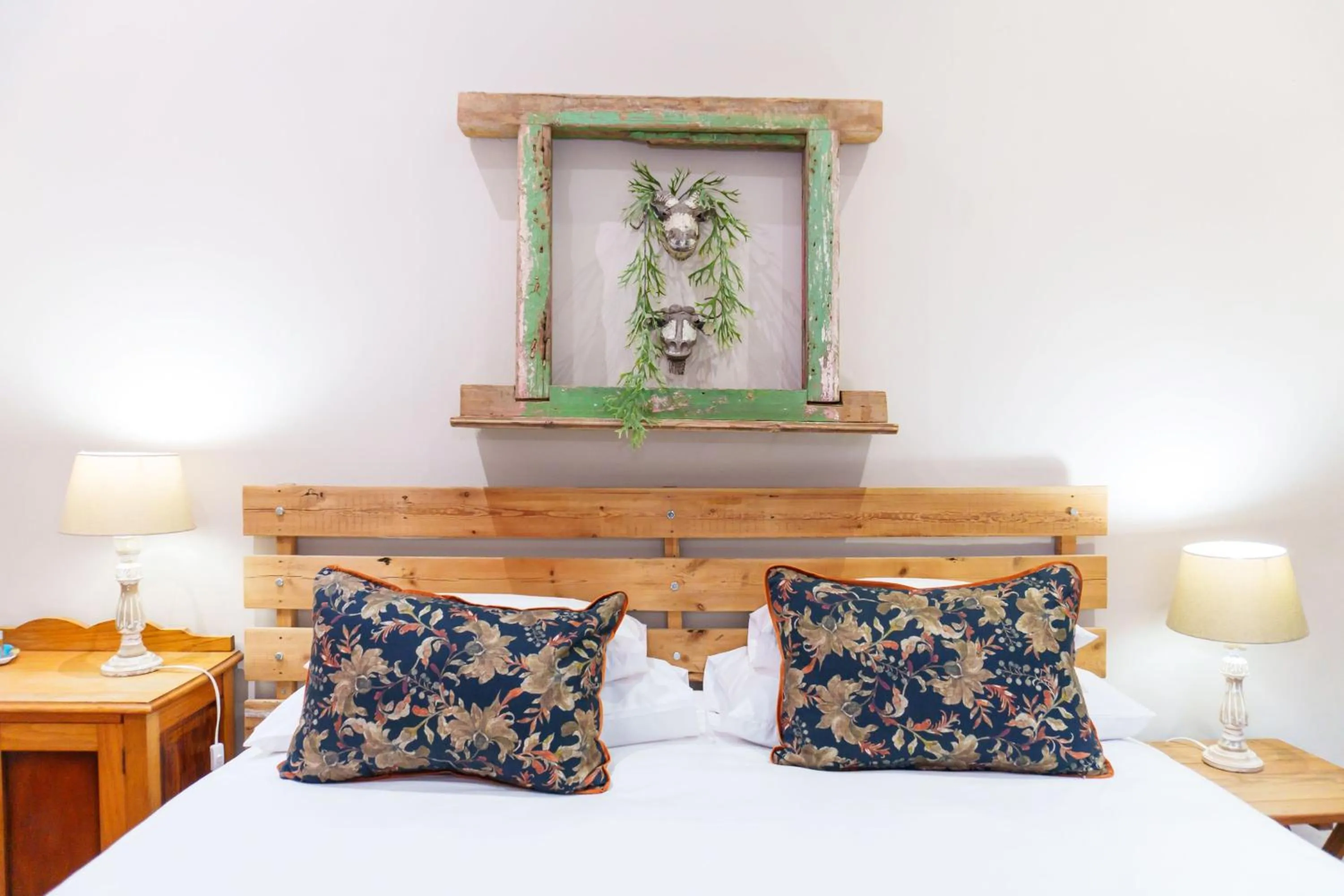 Bed in De Akker Guest House Oudtshoorn