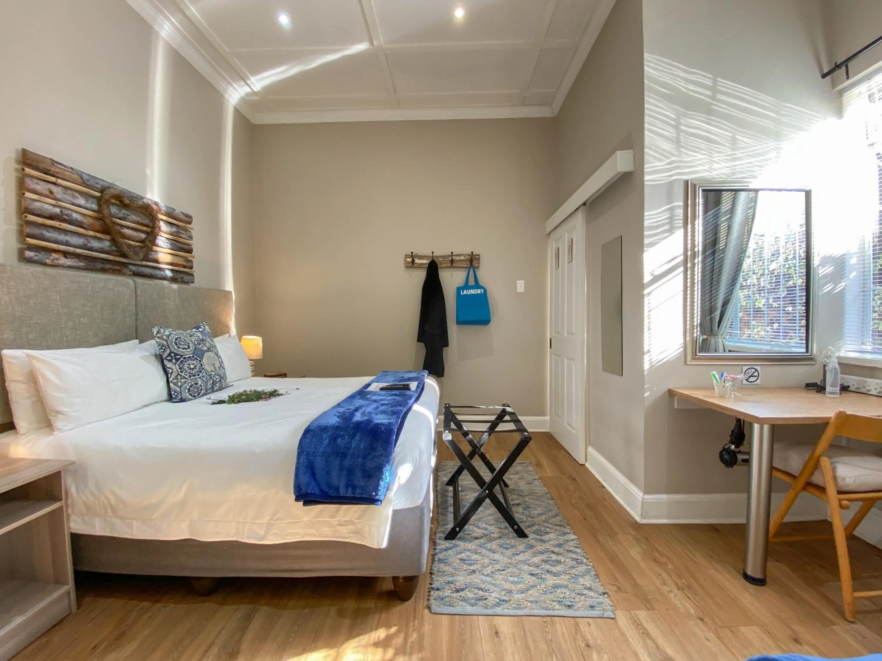 Photo of the whole room, Bed in De Akker Guest House Oudtshoorn