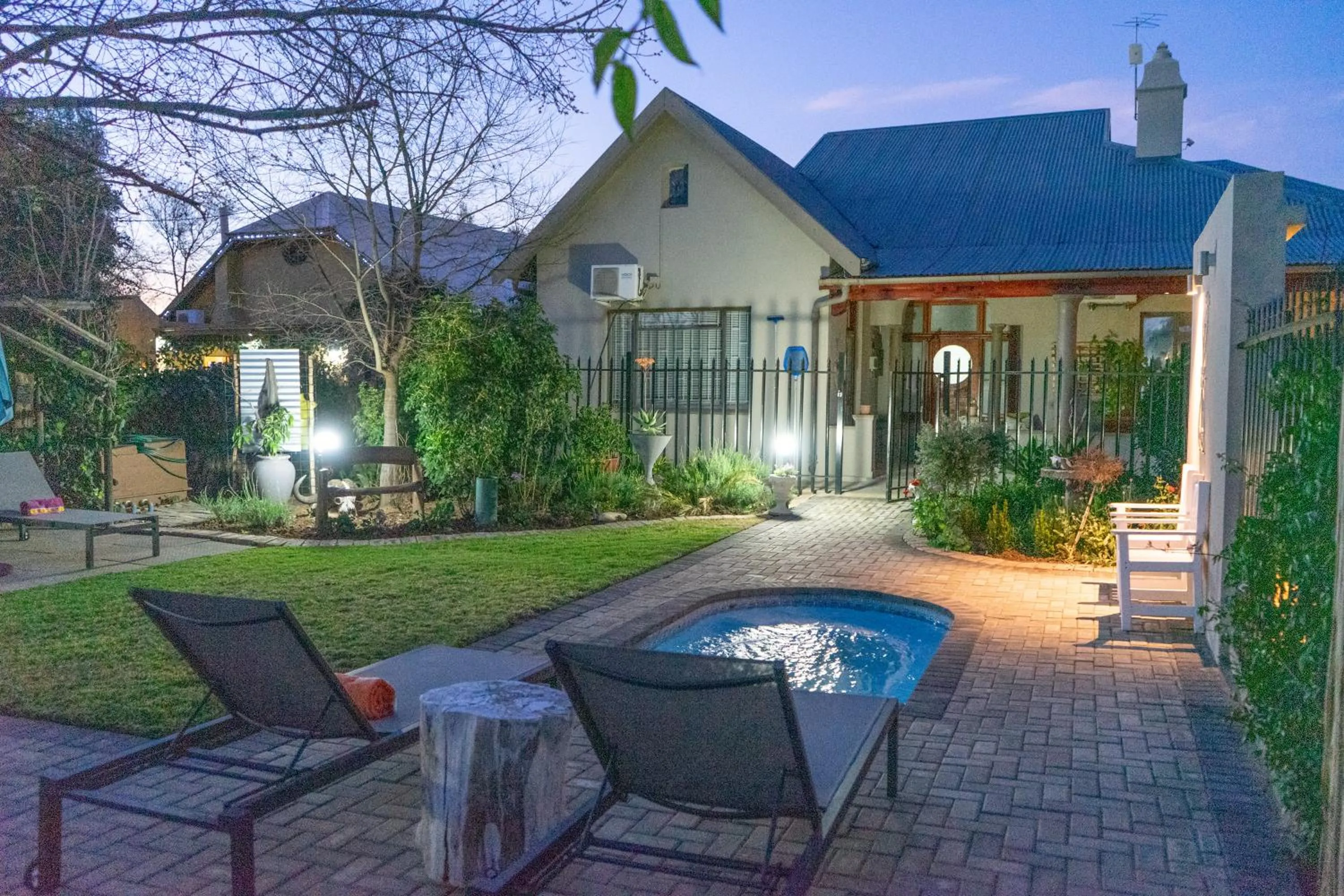 Pool view in De Akker Guest House Oudtshoorn
