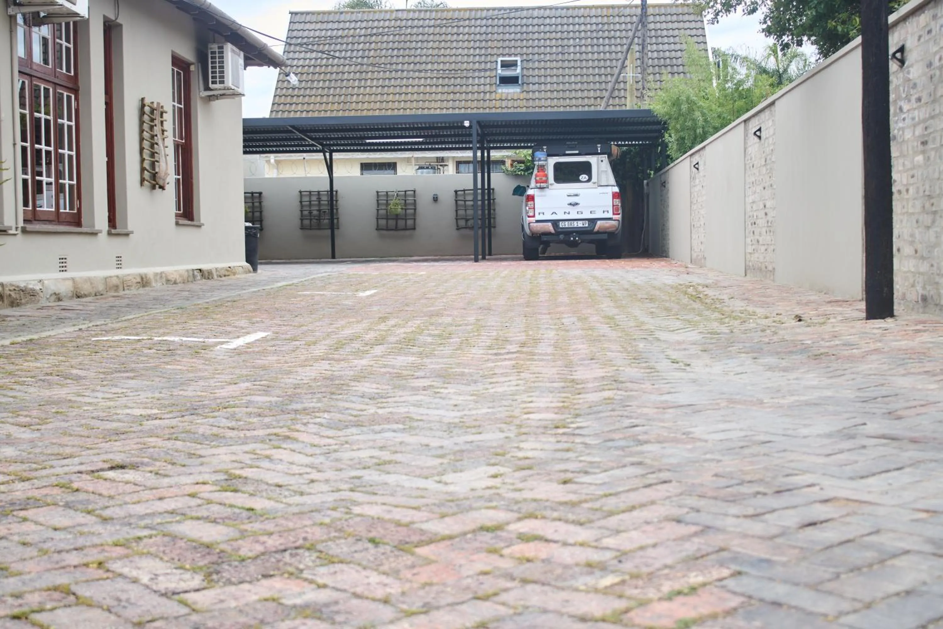 Parking in De Akker Guest House Oudtshoorn