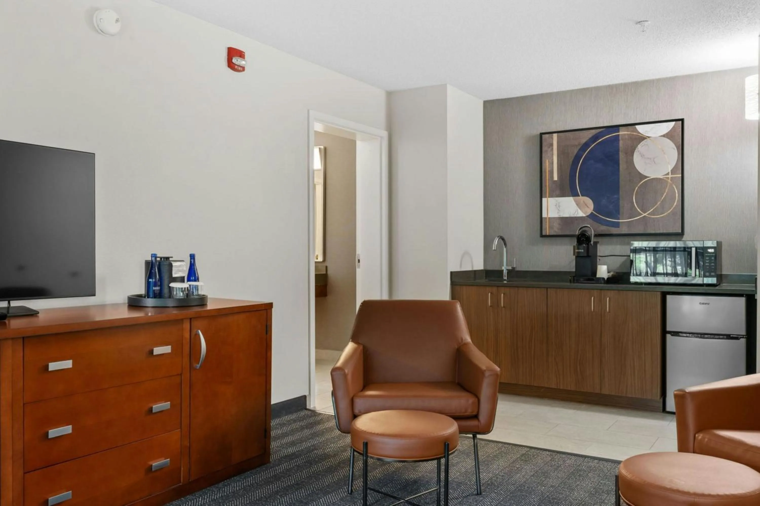 Photo of the whole room in Courtyard Burlington Williston