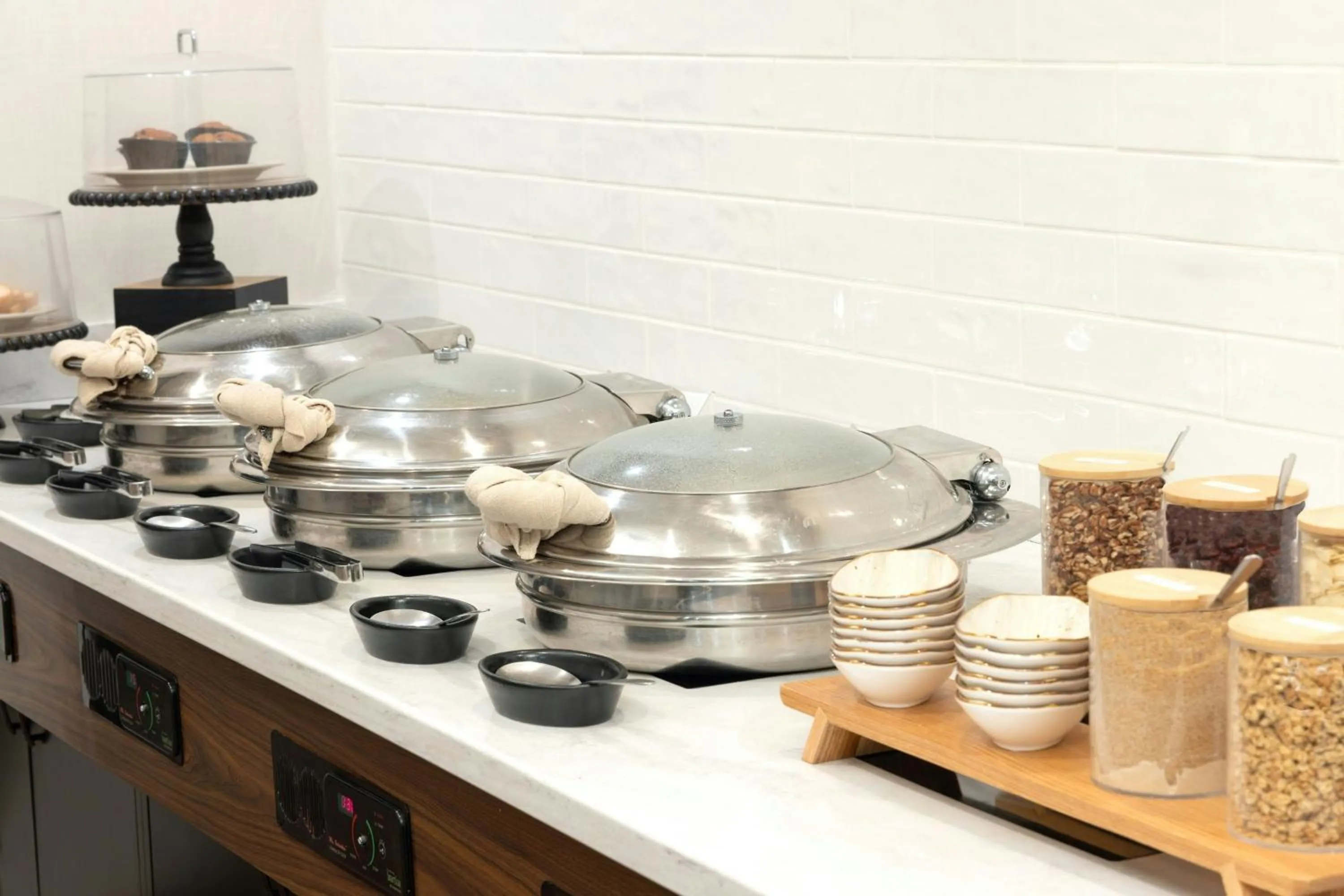 Breakfast in Courtyard Burlington Williston