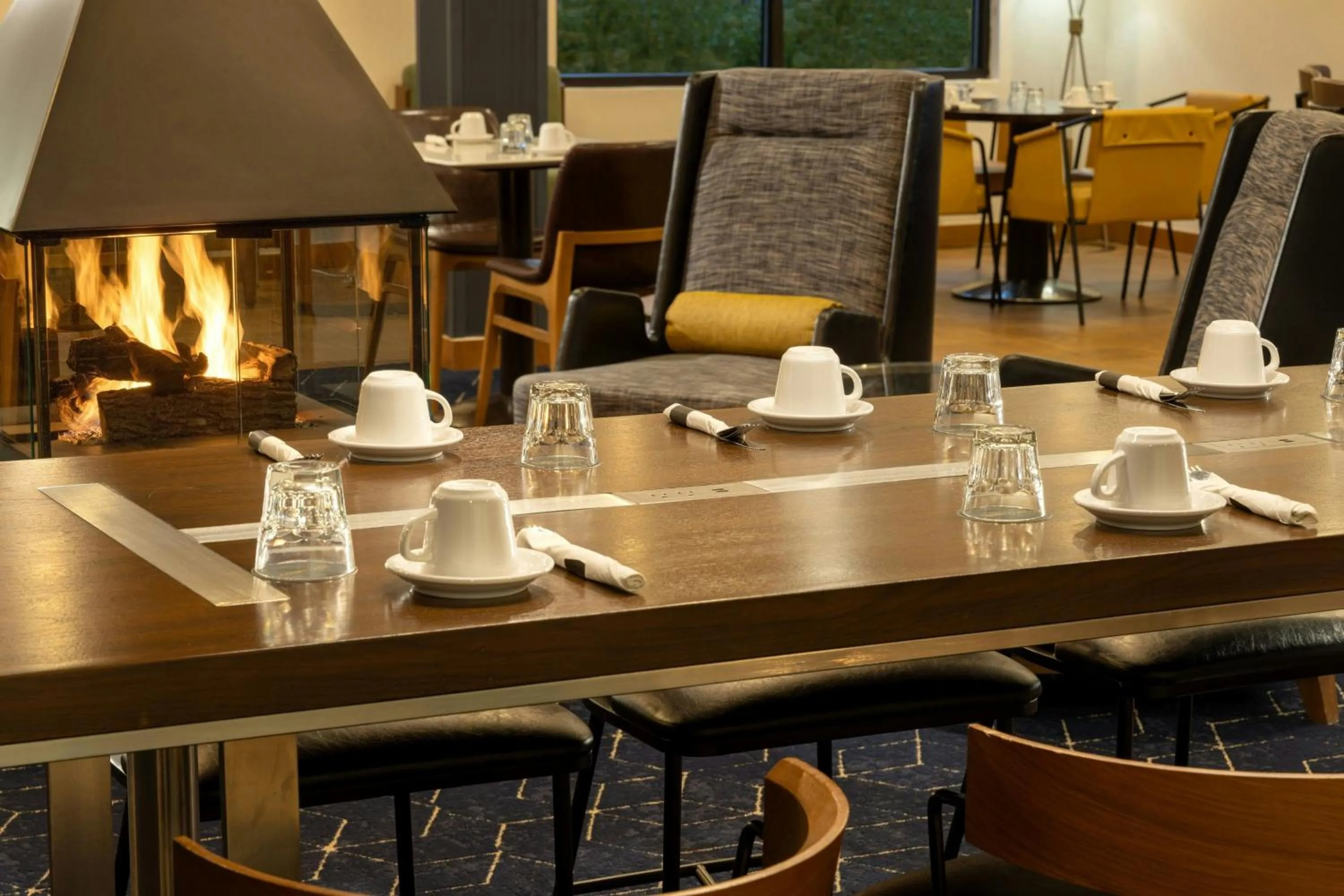 Restaurant/places to eat in Courtyard Burlington Williston