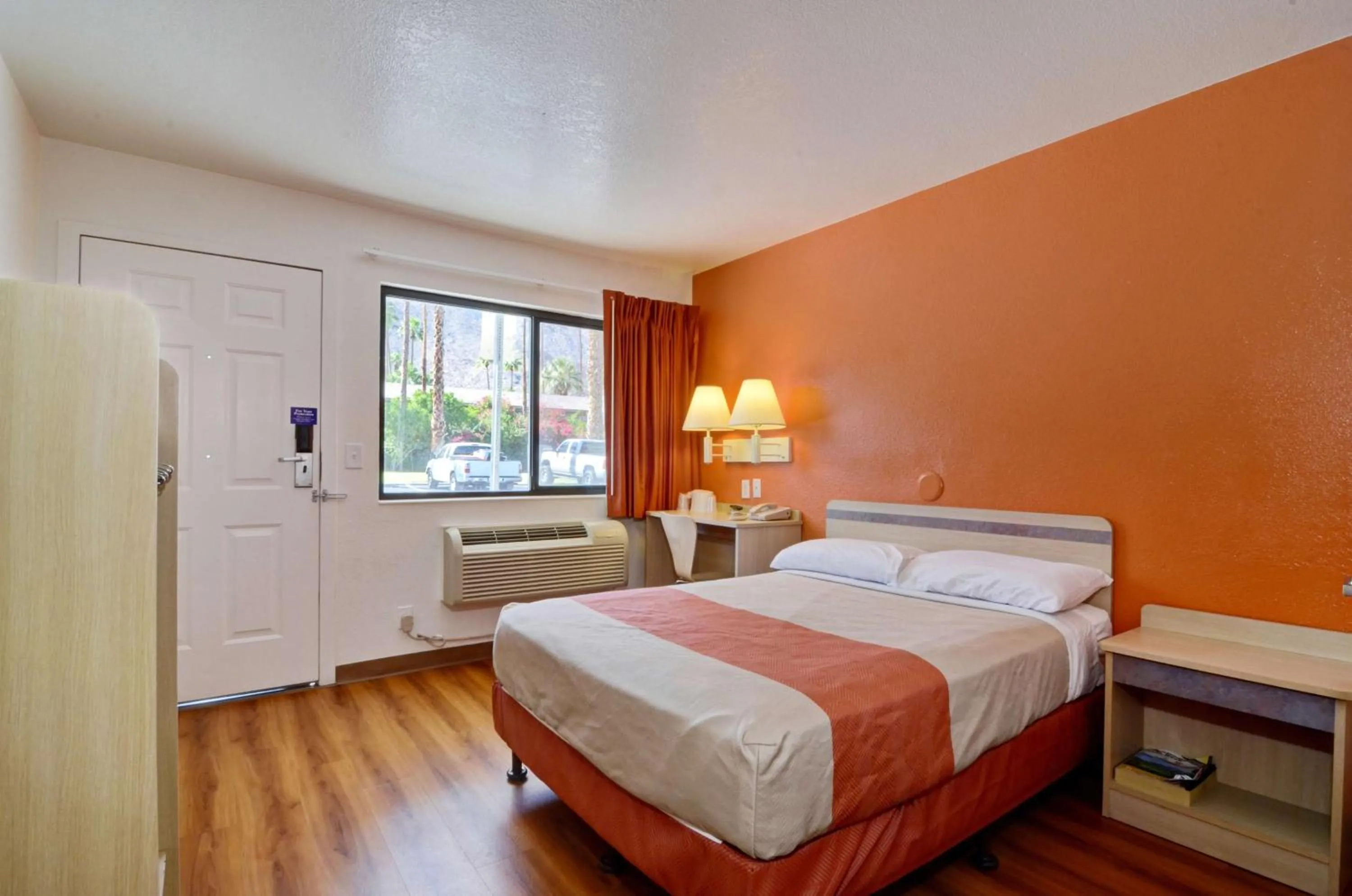 Bedroom, Bed in Motel 6-Palm Springs, CA - East - Palm Canyon