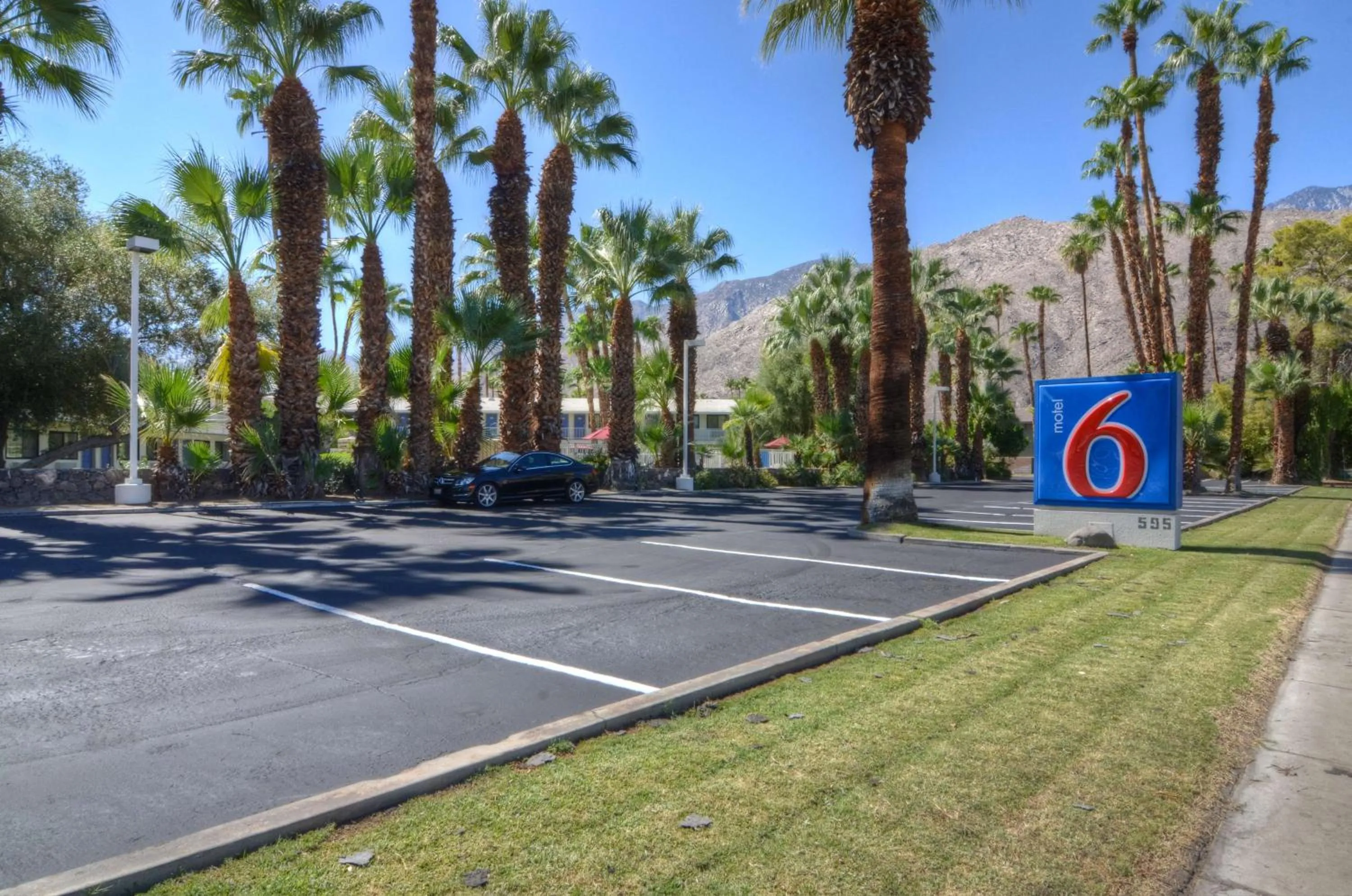 Property building in Motel 6-Palm Springs, CA - East - Palm Canyon