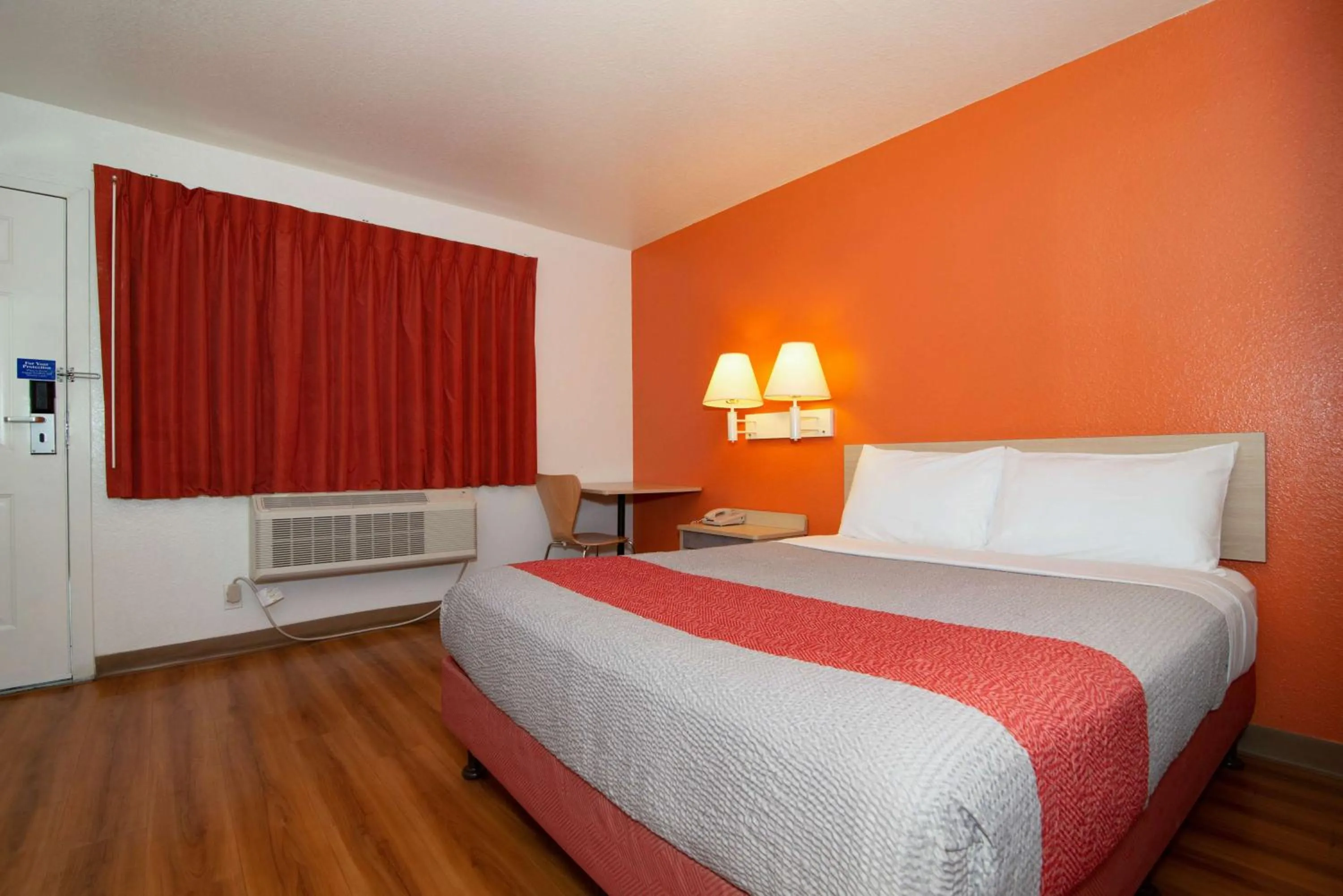 Bedroom, Bed in Motel 6-Palm Springs, CA - East - Palm Canyon