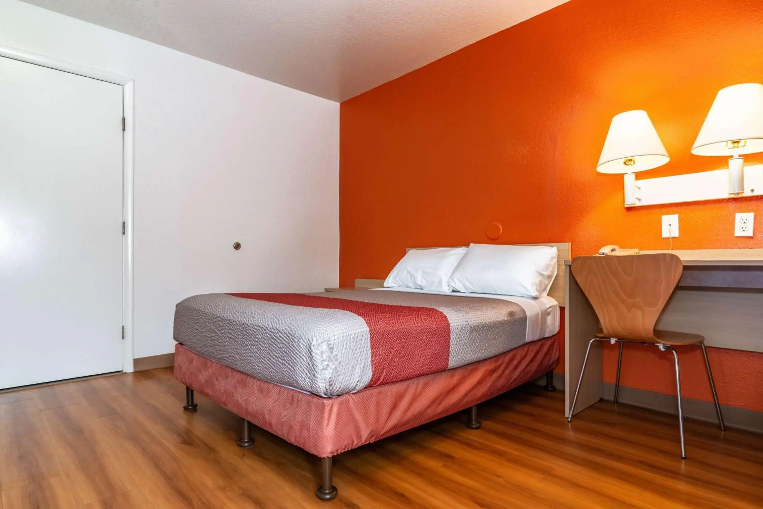 Queen Room in Motel 6-Palm Springs, CA - East - Palm Canyon Queen Room in Motel 6-Palm Springs, CA - East - Palm Canyon