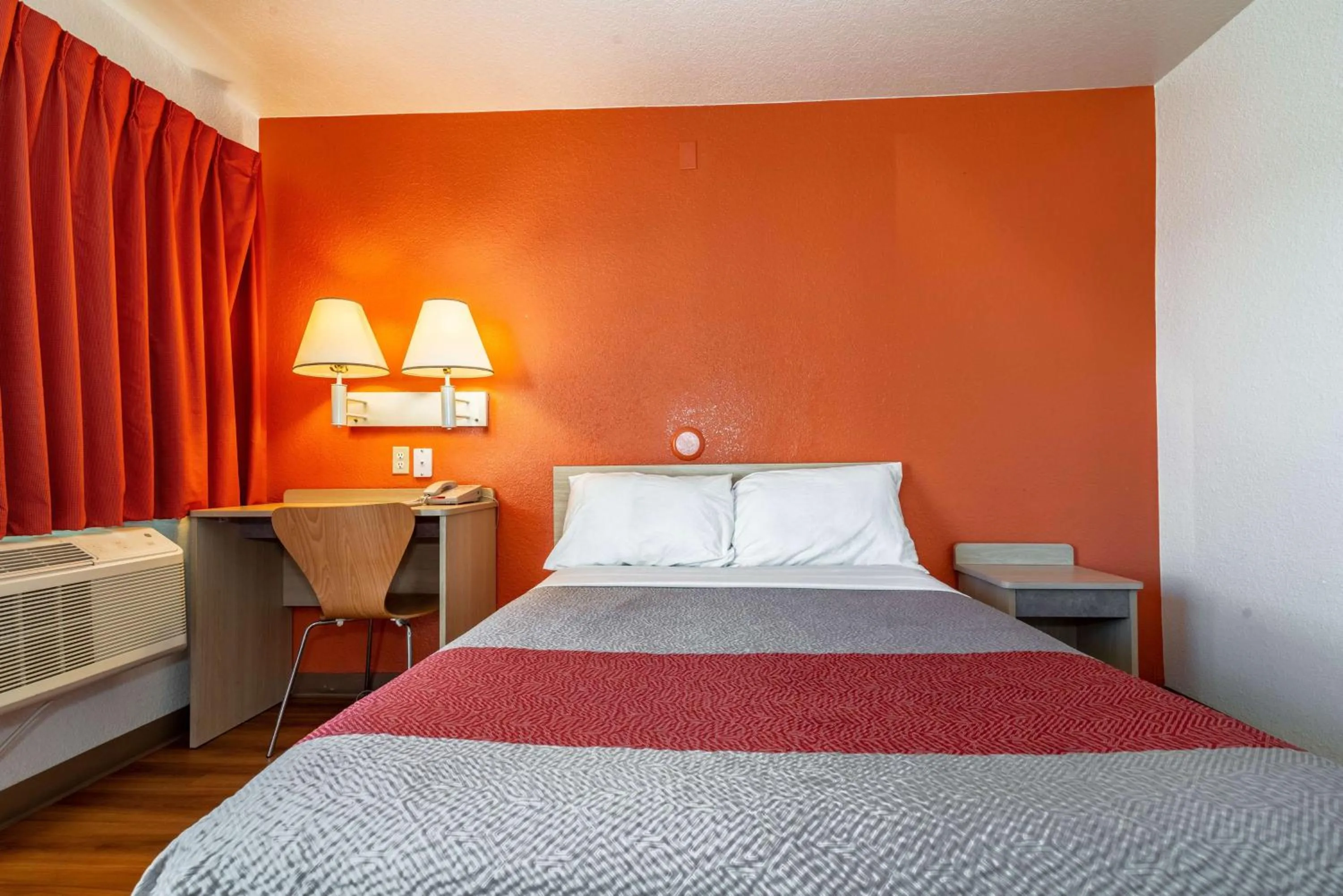 Bedroom, Bed in Motel 6-Palm Springs, CA - East - Palm Canyon