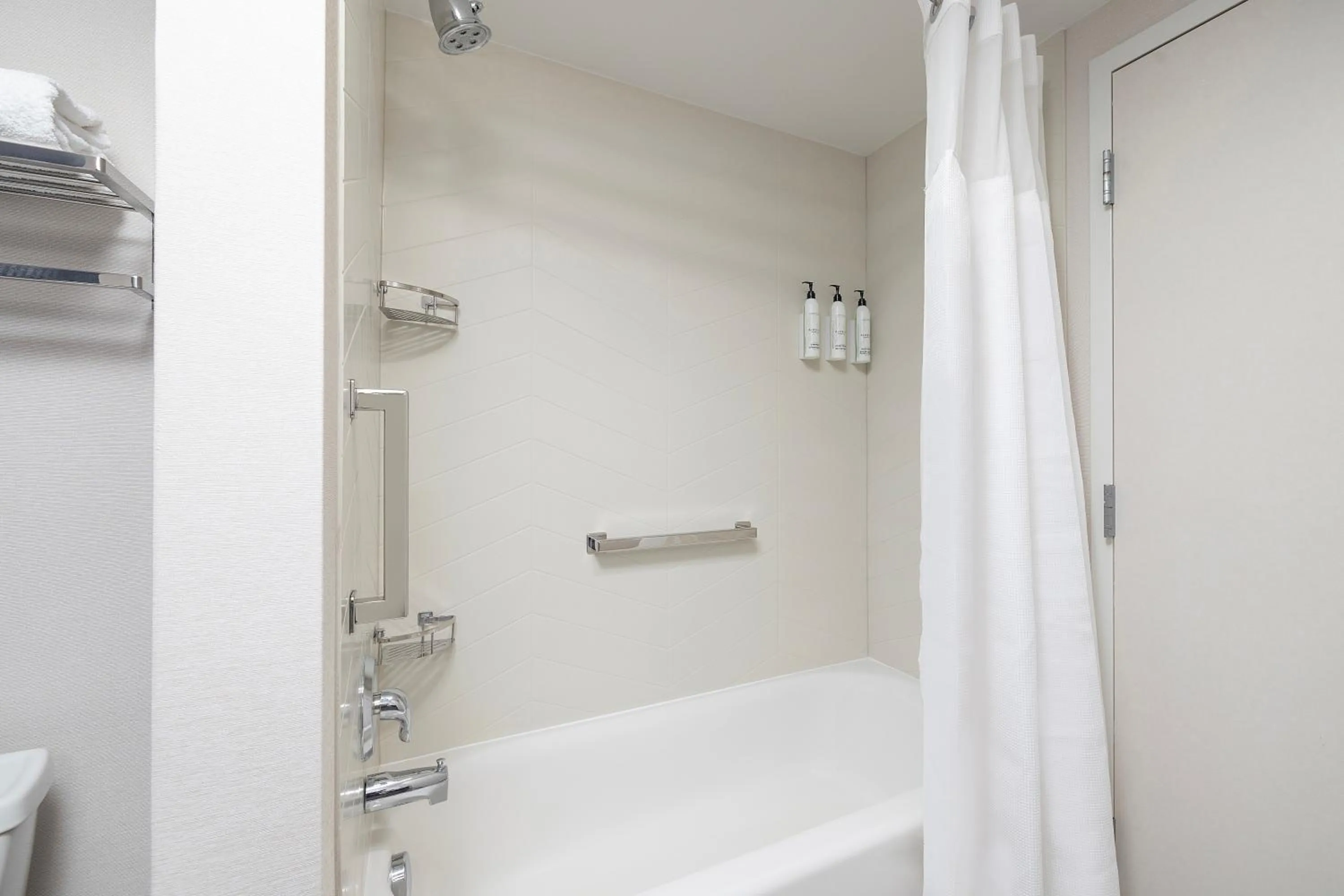 Bath in Fairfield Inn & Suites – Buffalo Airport
