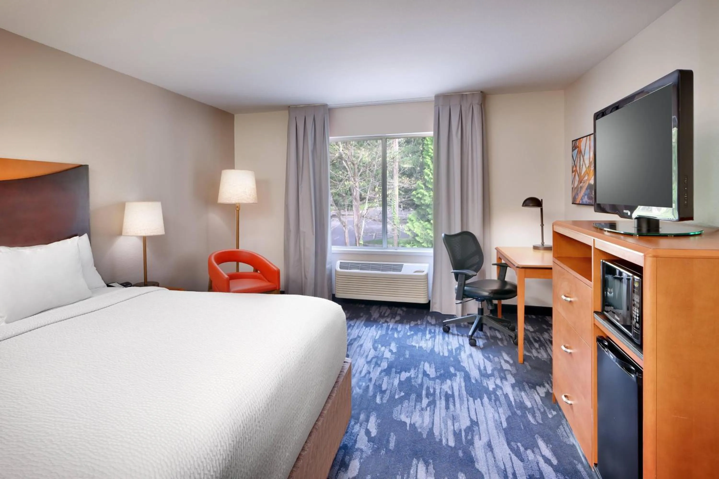 Photo of the whole room, Bed in Fairfield Inn & Suites Seattle Bellevue/Redmond