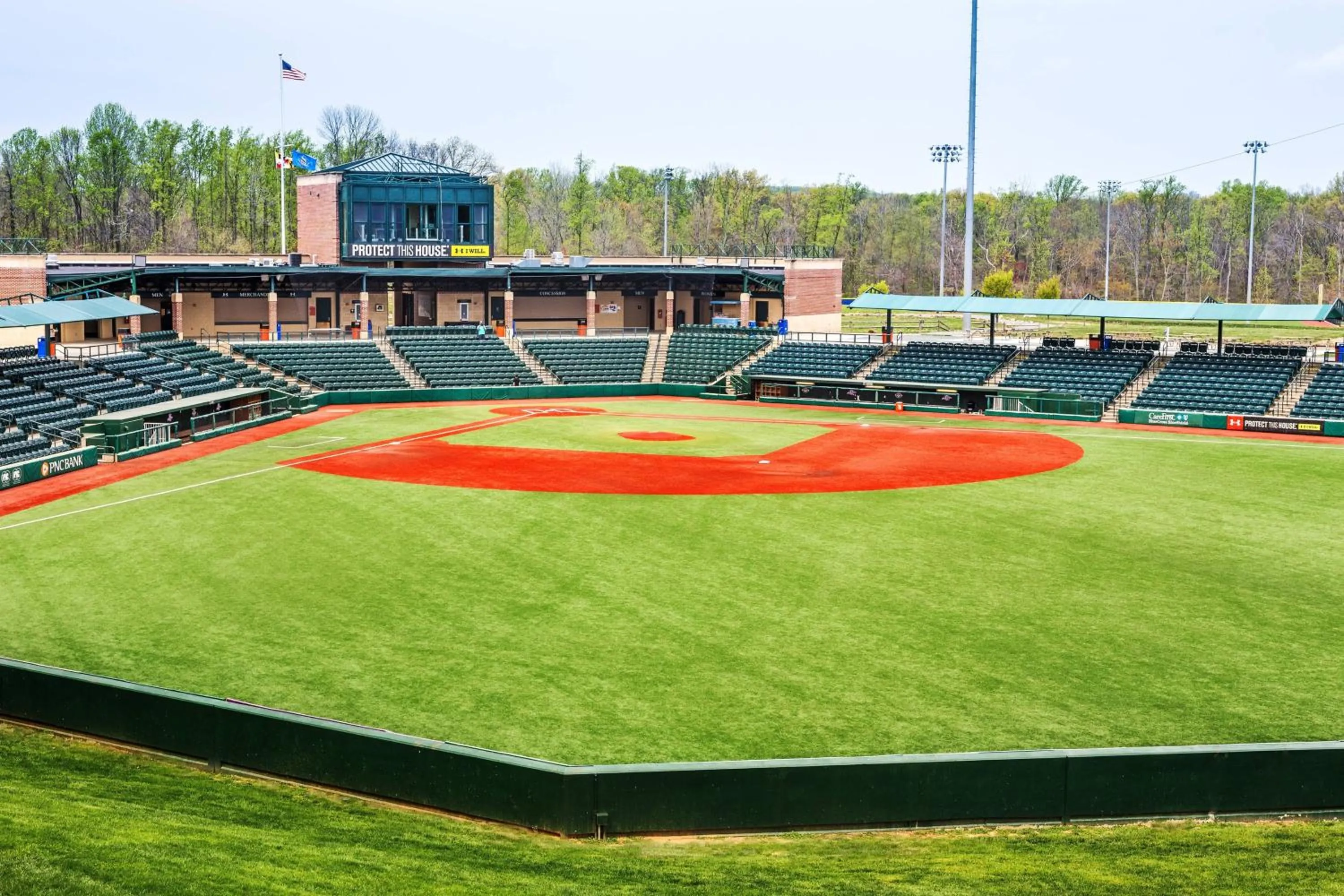 Photo of the whole room in Courtyard Aberdeen at Ripken Stadium