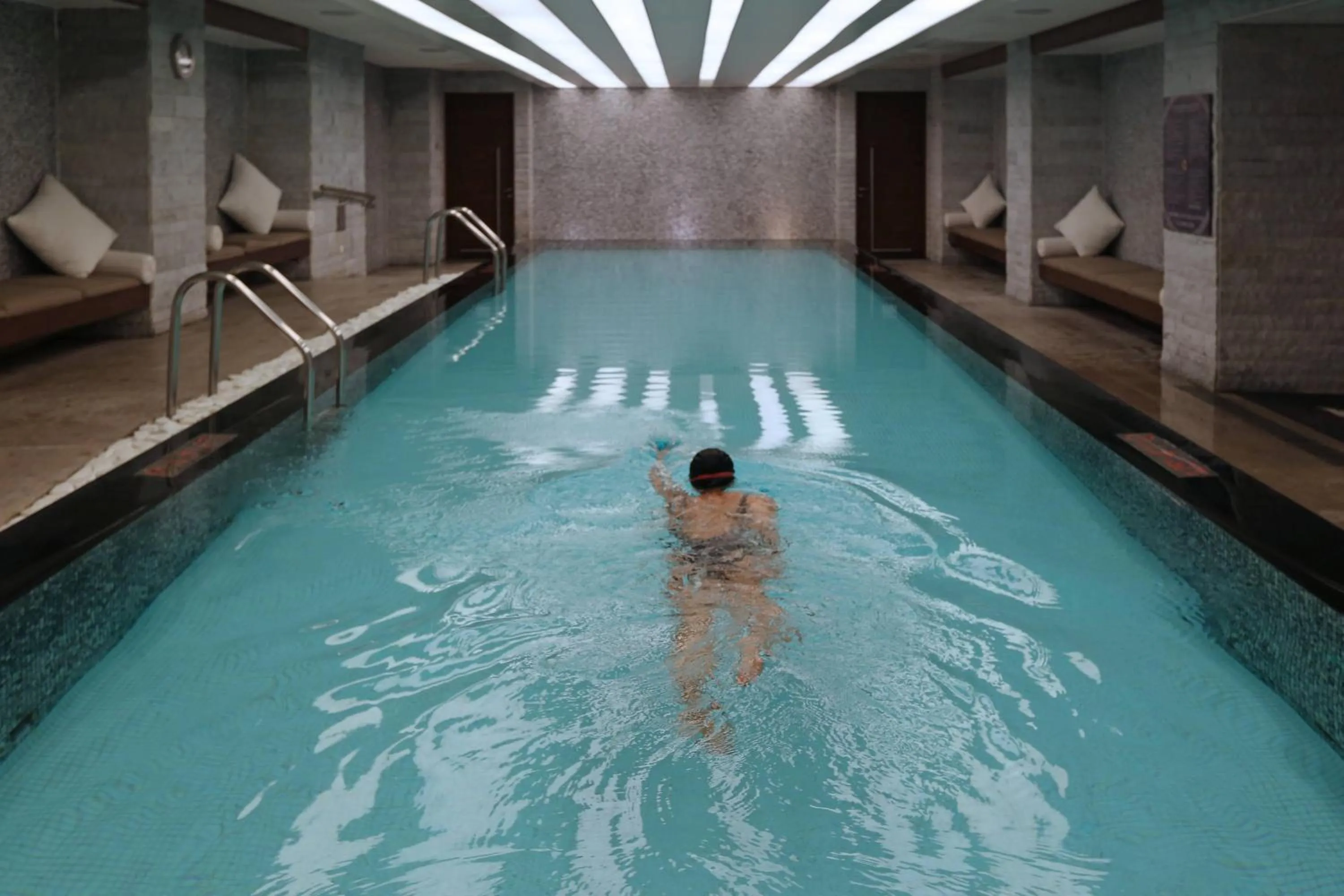 Swimming pool in JW Marriott Hotel Bogotá