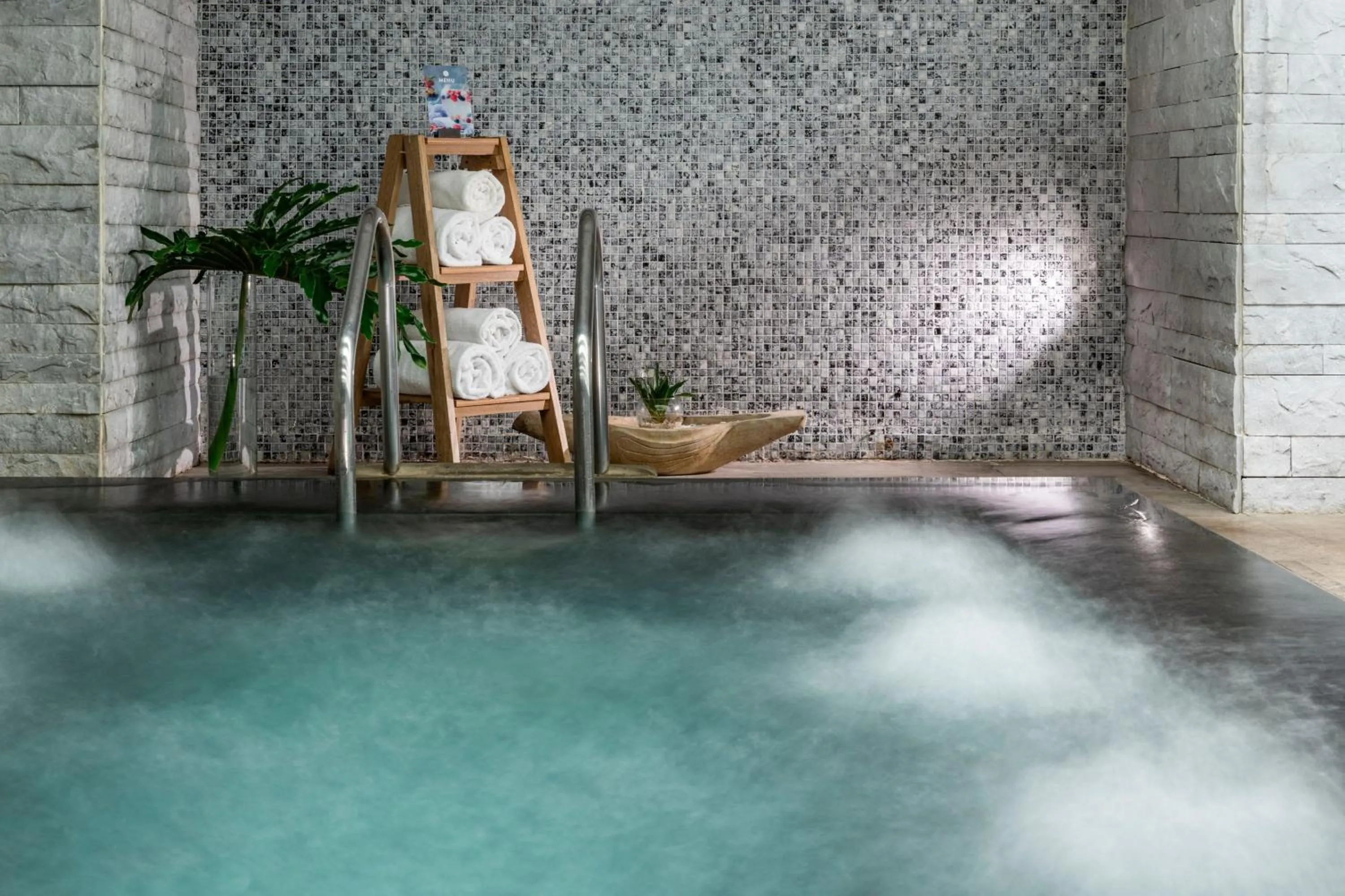 Swimming pool in JW Marriott Hotel Bogotá