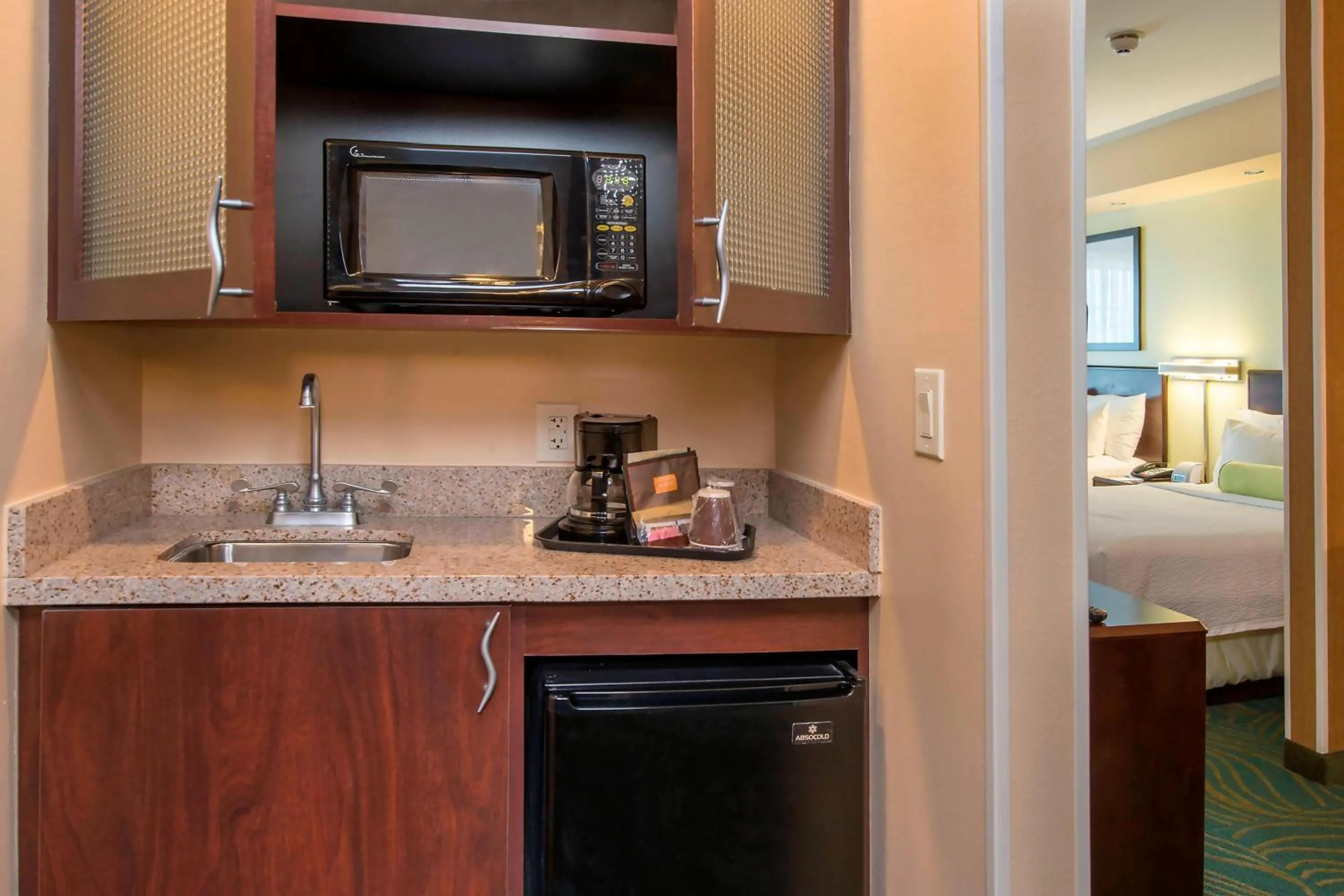 Kitchen or kitchenette, Bed in SpringHill Suites Prince Frederick
