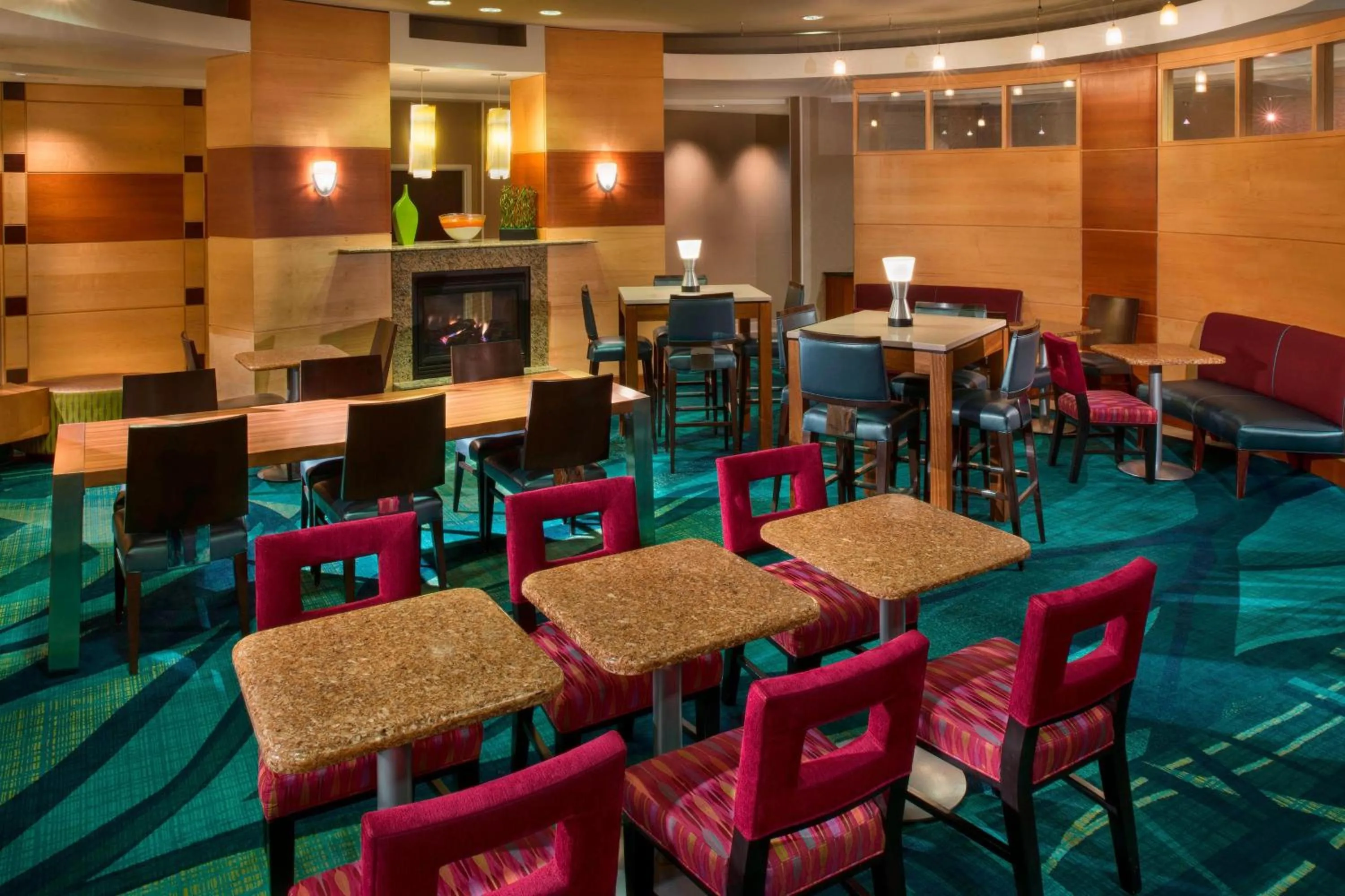 Restaurant/places to eat in SpringHill Suites by Marriott Annapolis
