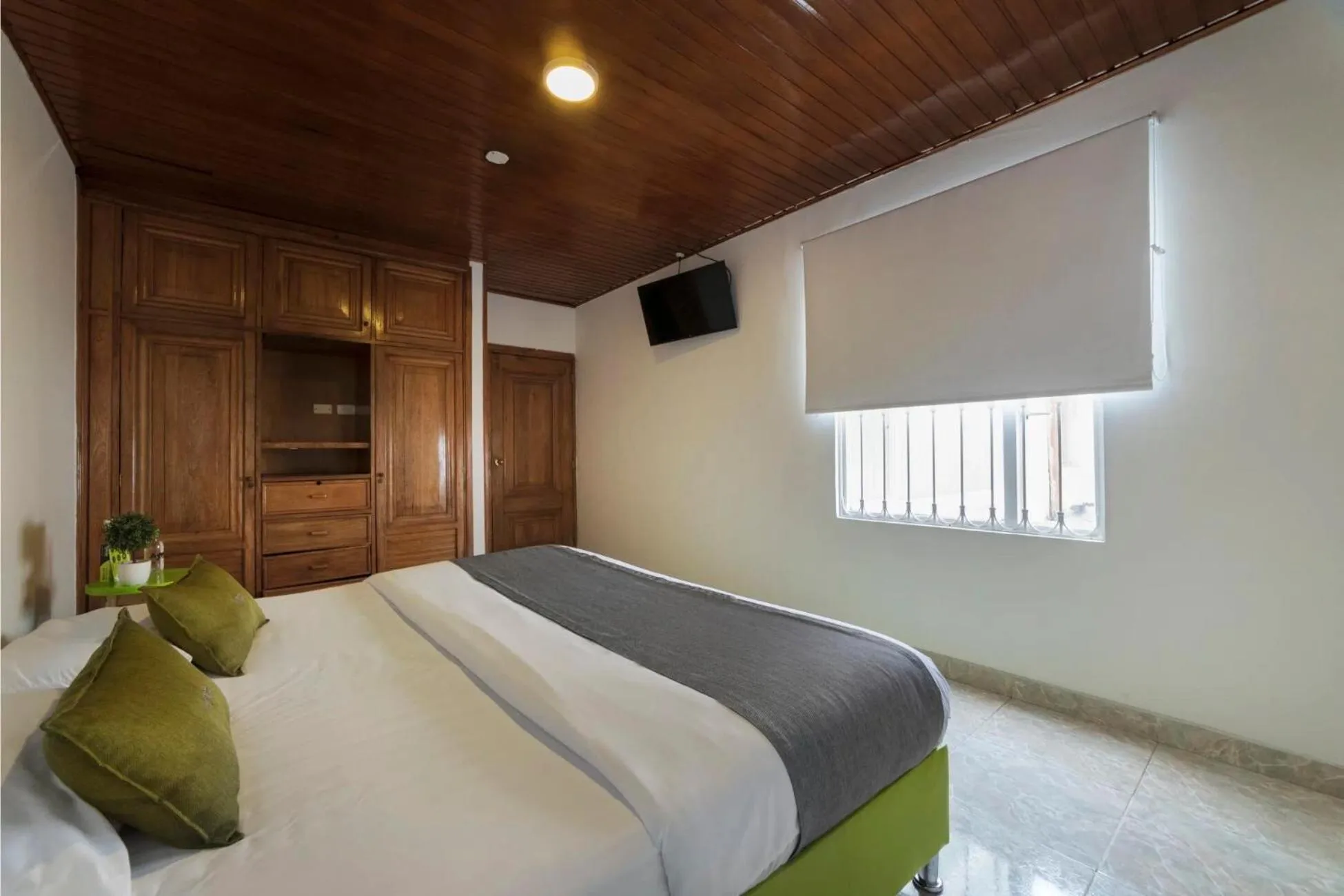 Communal lounge/ TV room, Bed in Hotel Quintas de Normandia