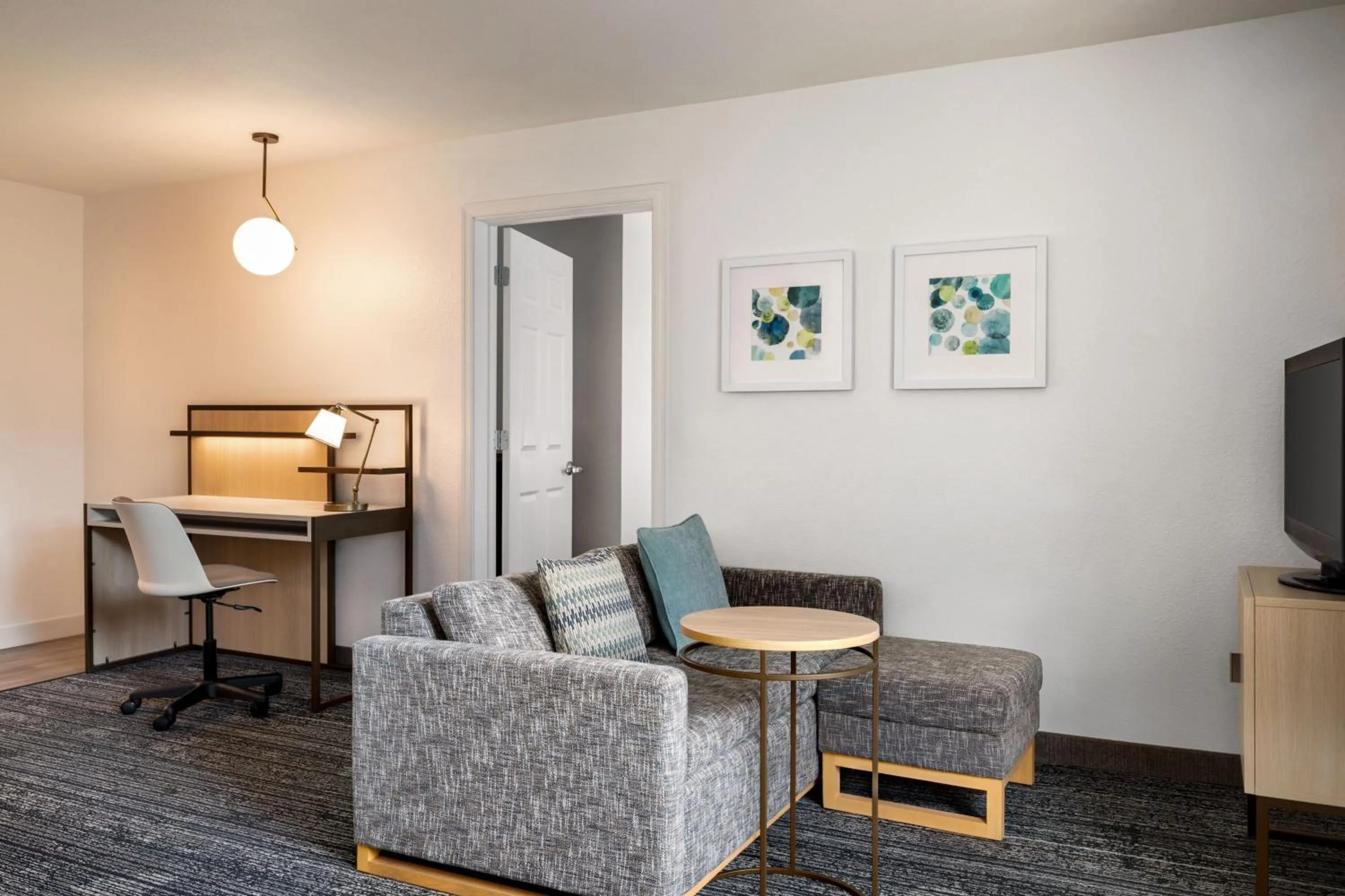 Living room in TownePlace Suites by Marriott Fort Meade National Business Park