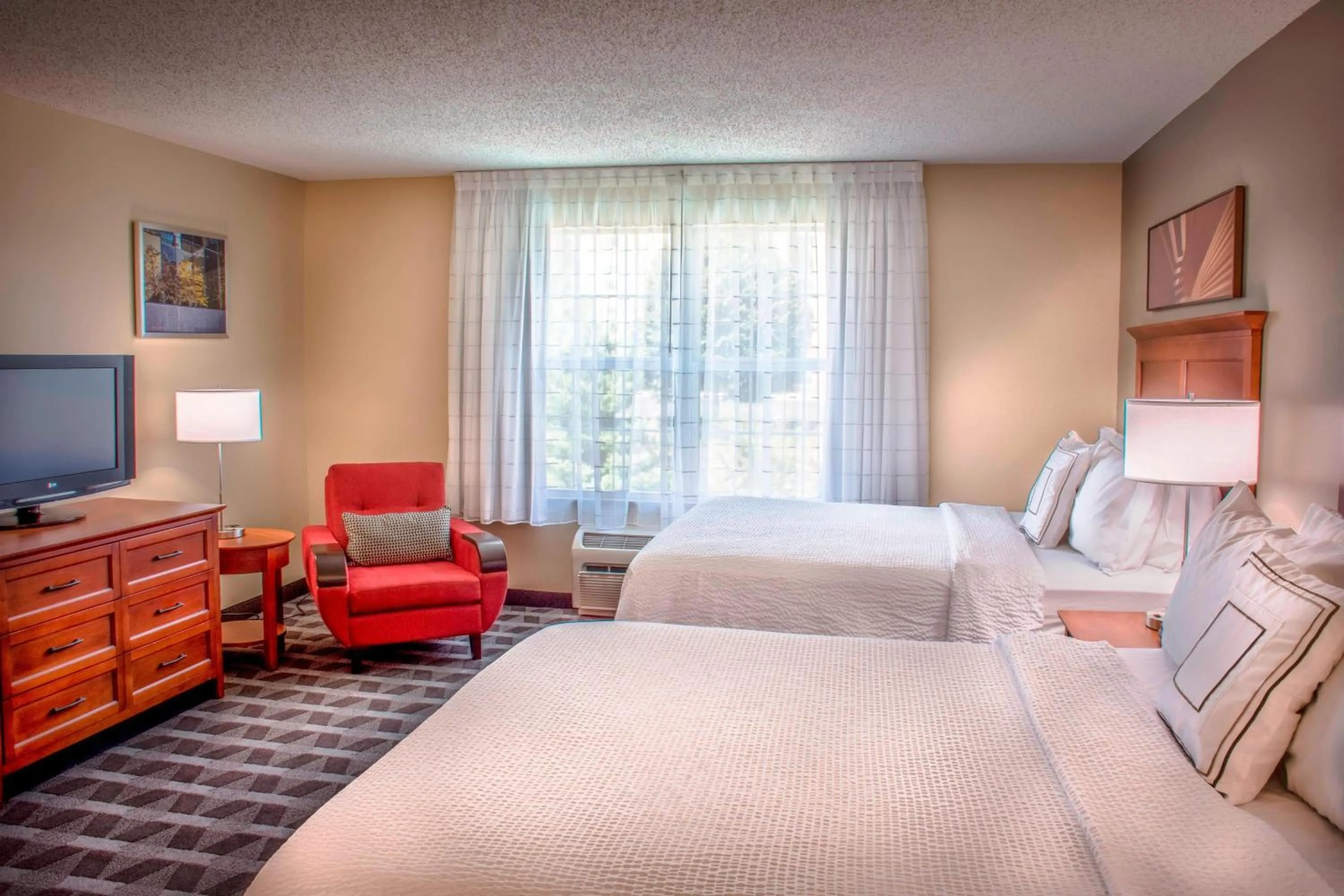 Photo of the whole room, Bed in TownePlace Suites by Marriott Baltimore BWI Airport