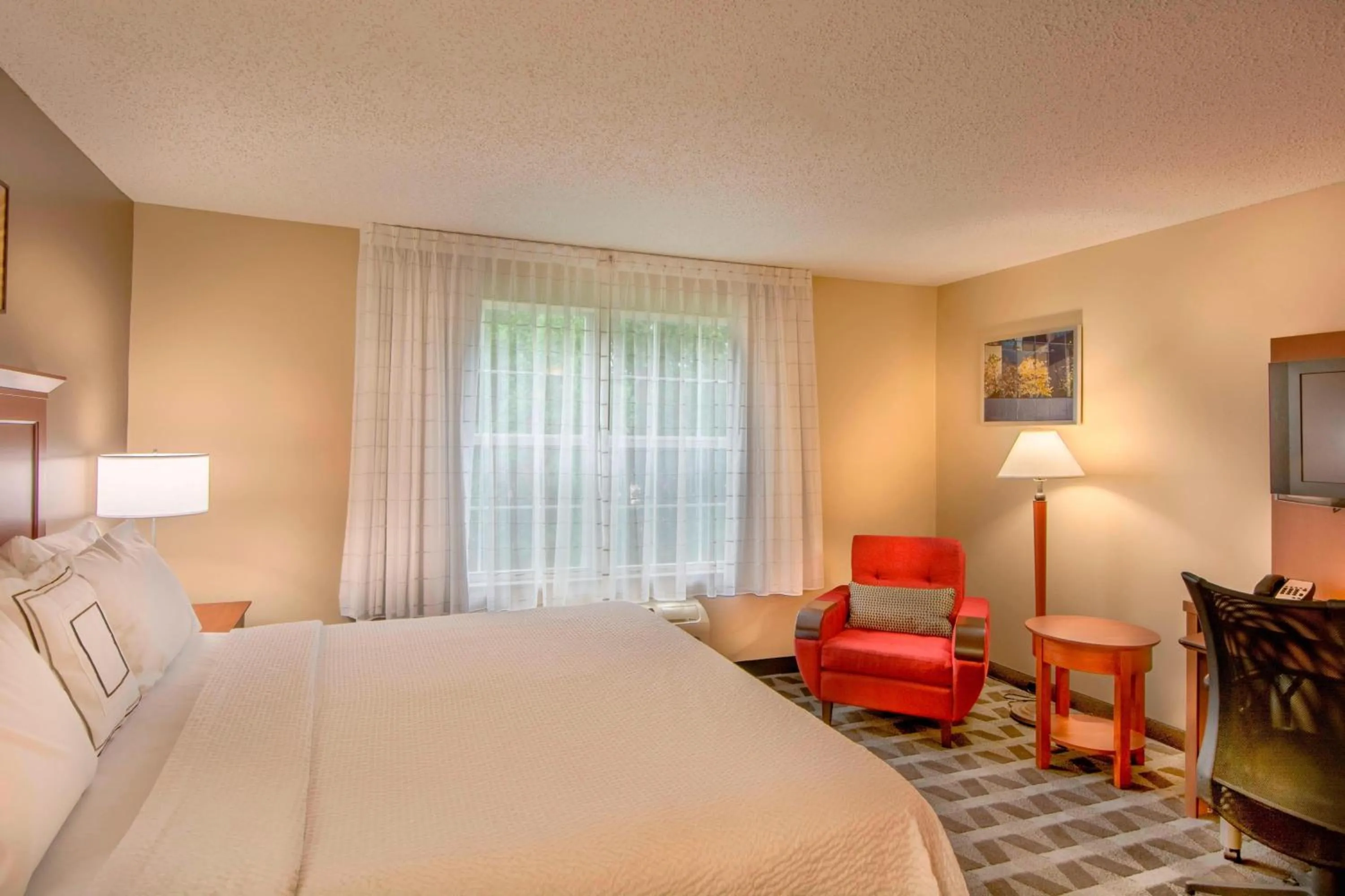Photo of the whole room, Bed in TownePlace Suites by Marriott Baltimore BWI Airport