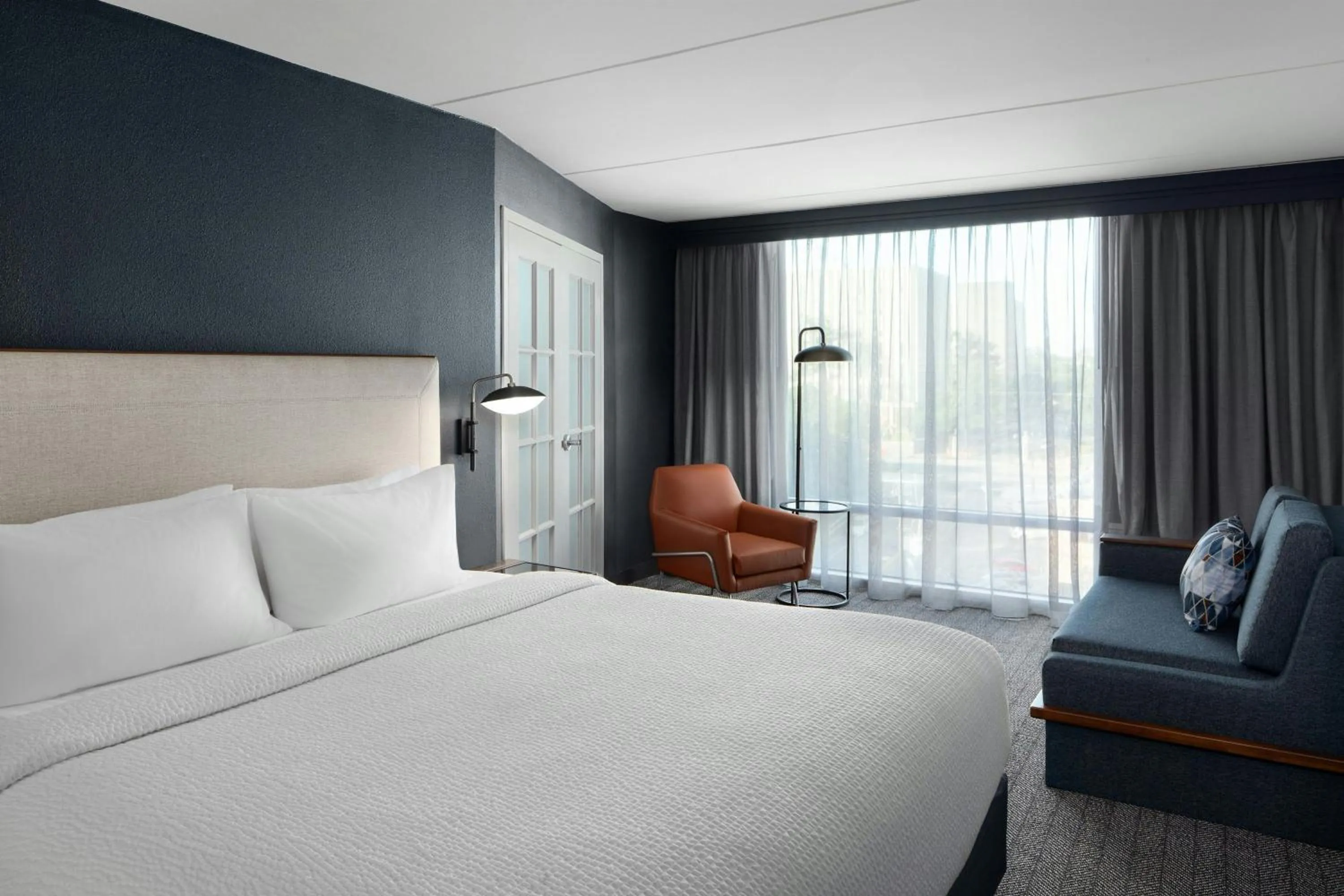 Bedroom, Bed in Courtyard Columbia Downtown at USC