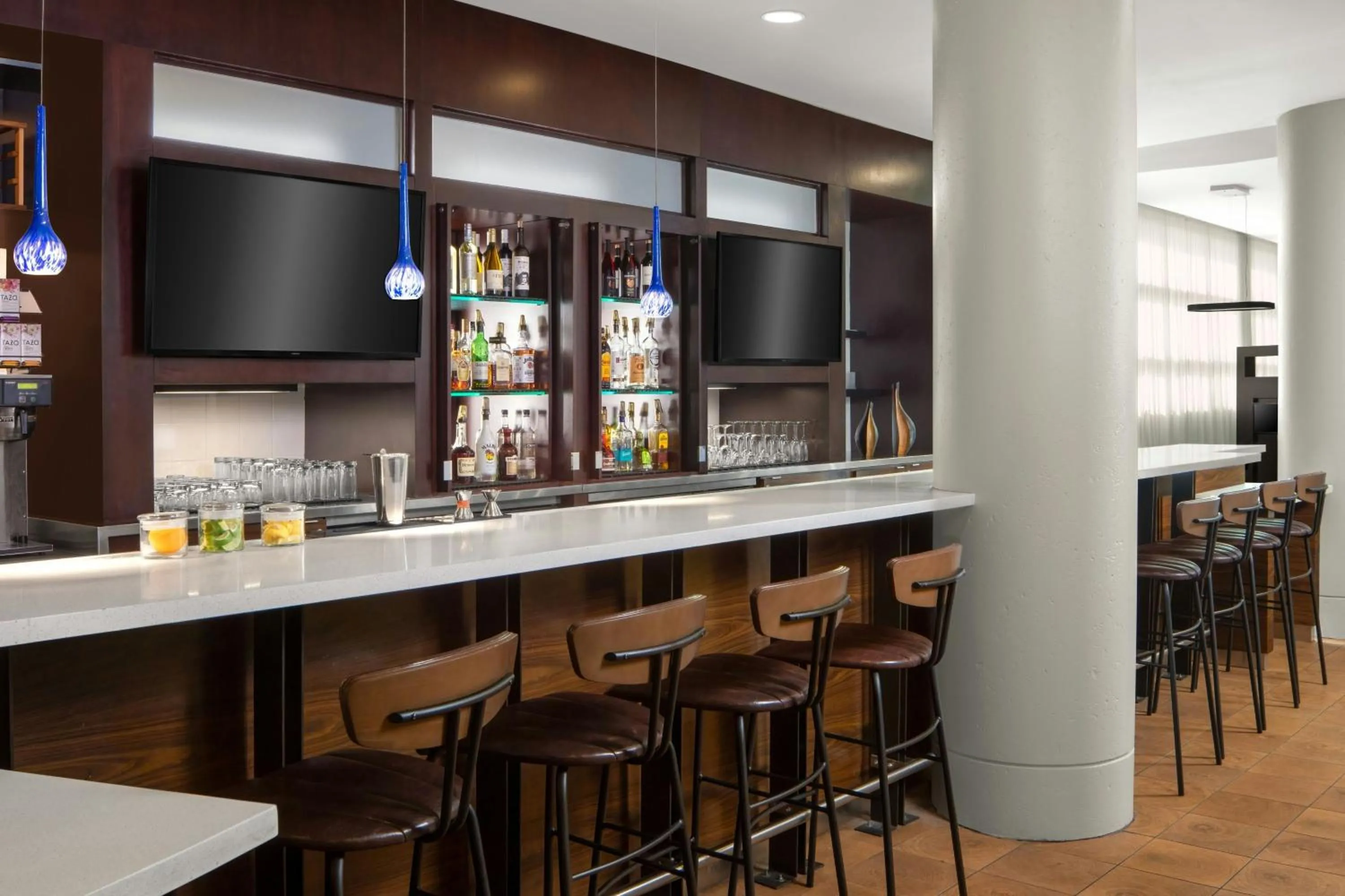 Lounge or bar in Courtyard Columbia Downtown at USC