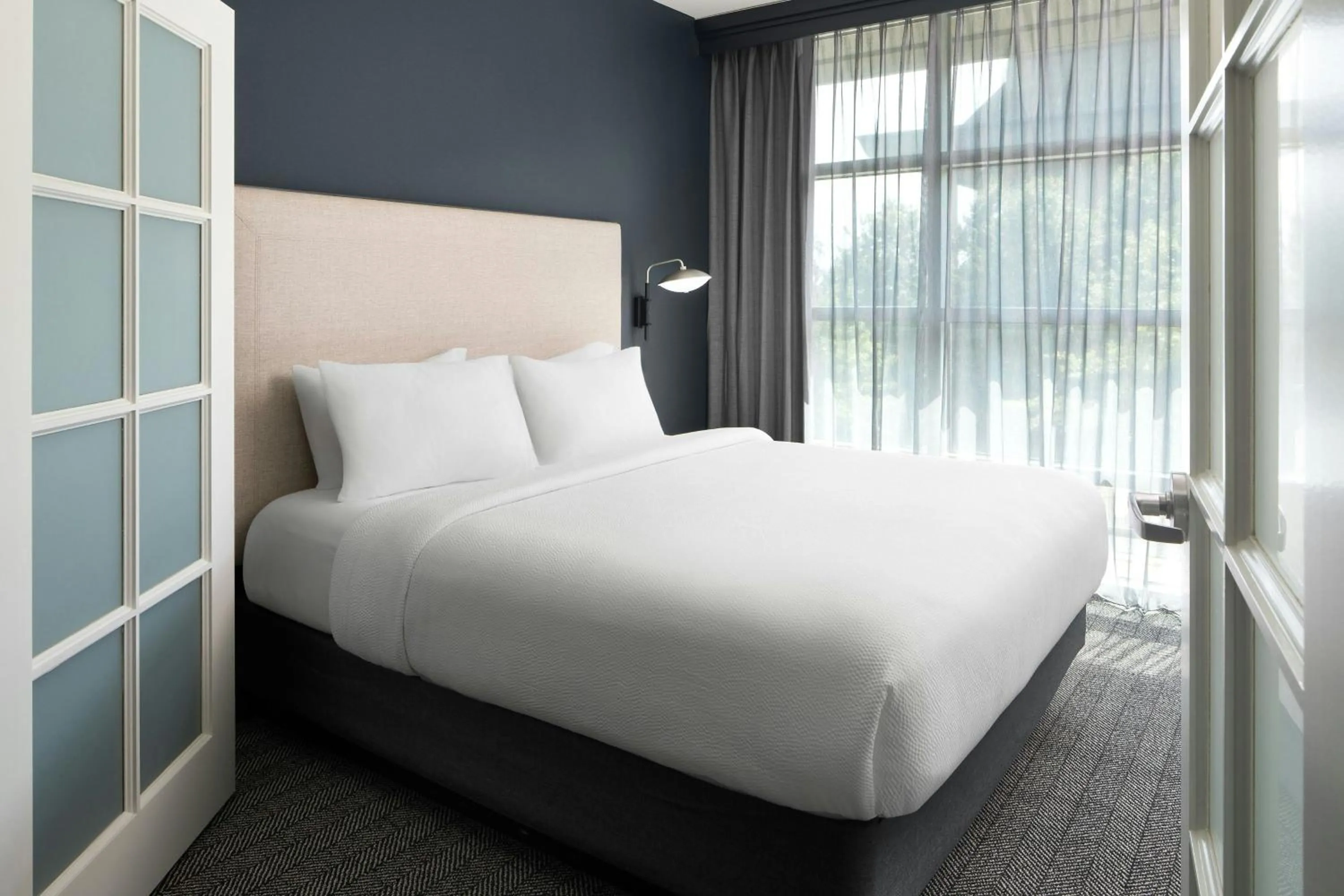 Bedroom, Bed in Courtyard Columbia Downtown at USC