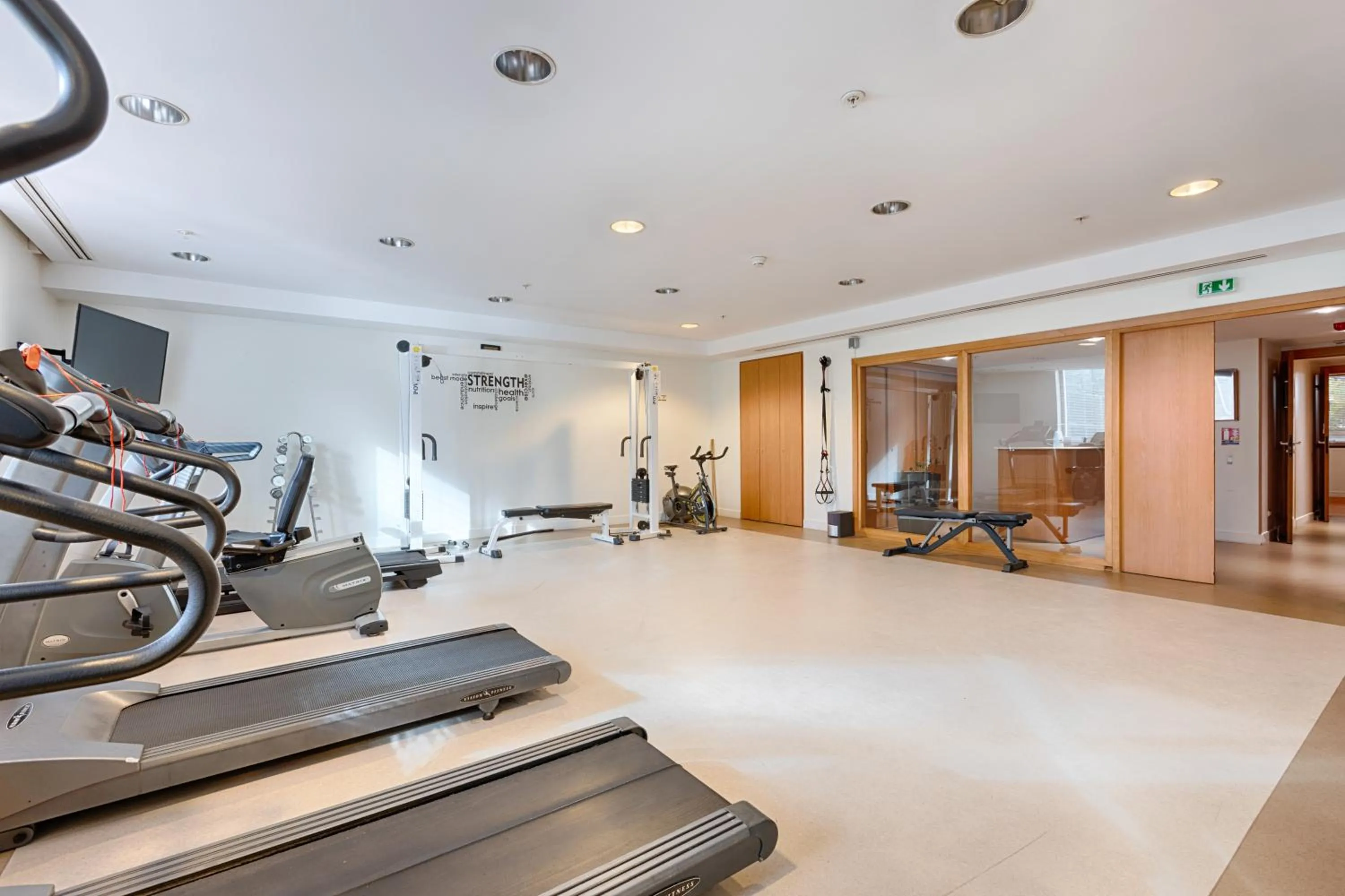 Fitness centre/facilities in Occidental Paris Levallois