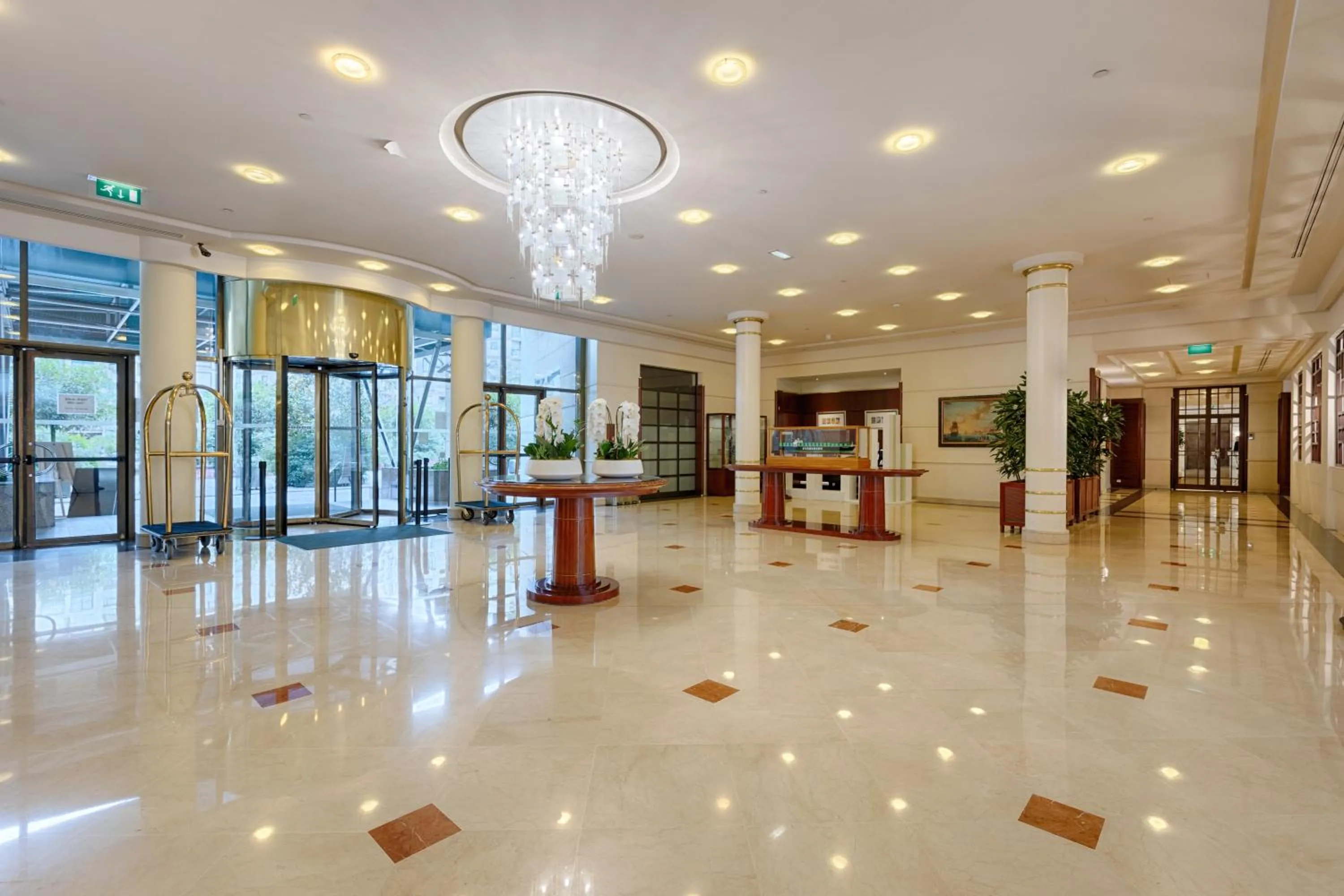 Lobby or reception in Evergreen Laurel Hotel