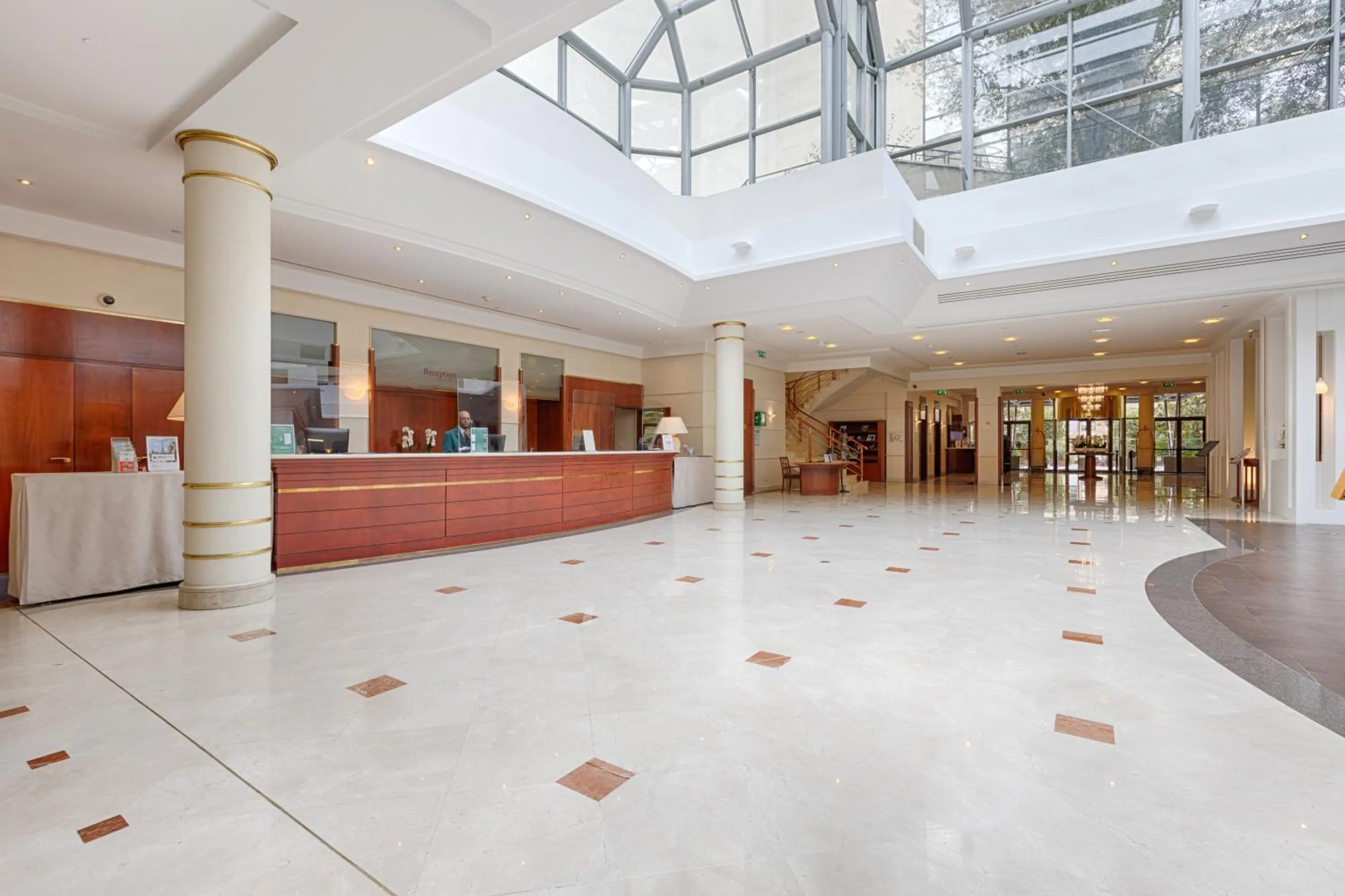 Lobby or reception in Evergreen Laurel Hotel
