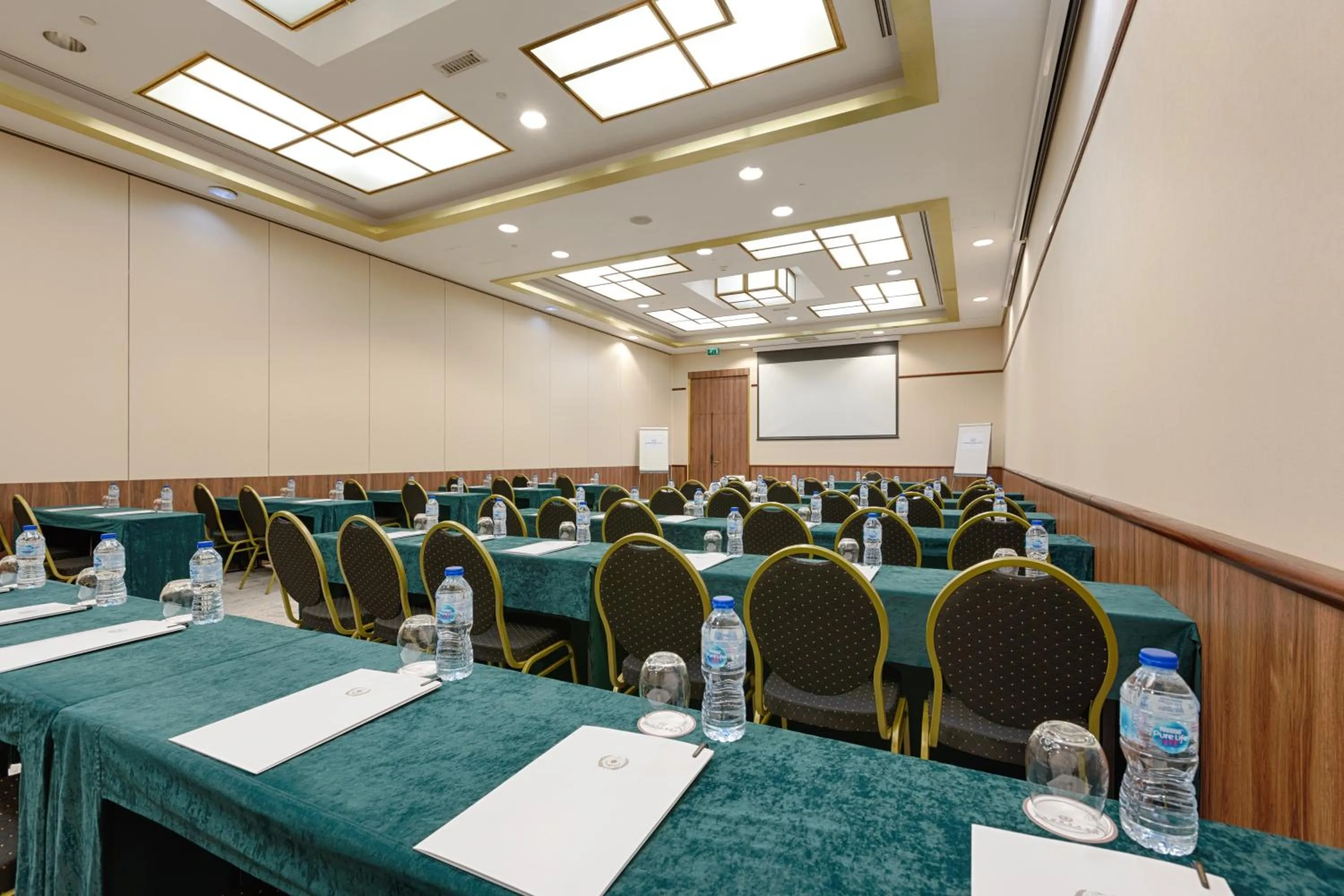 Meeting/conference room in Occidental Paris Levallois